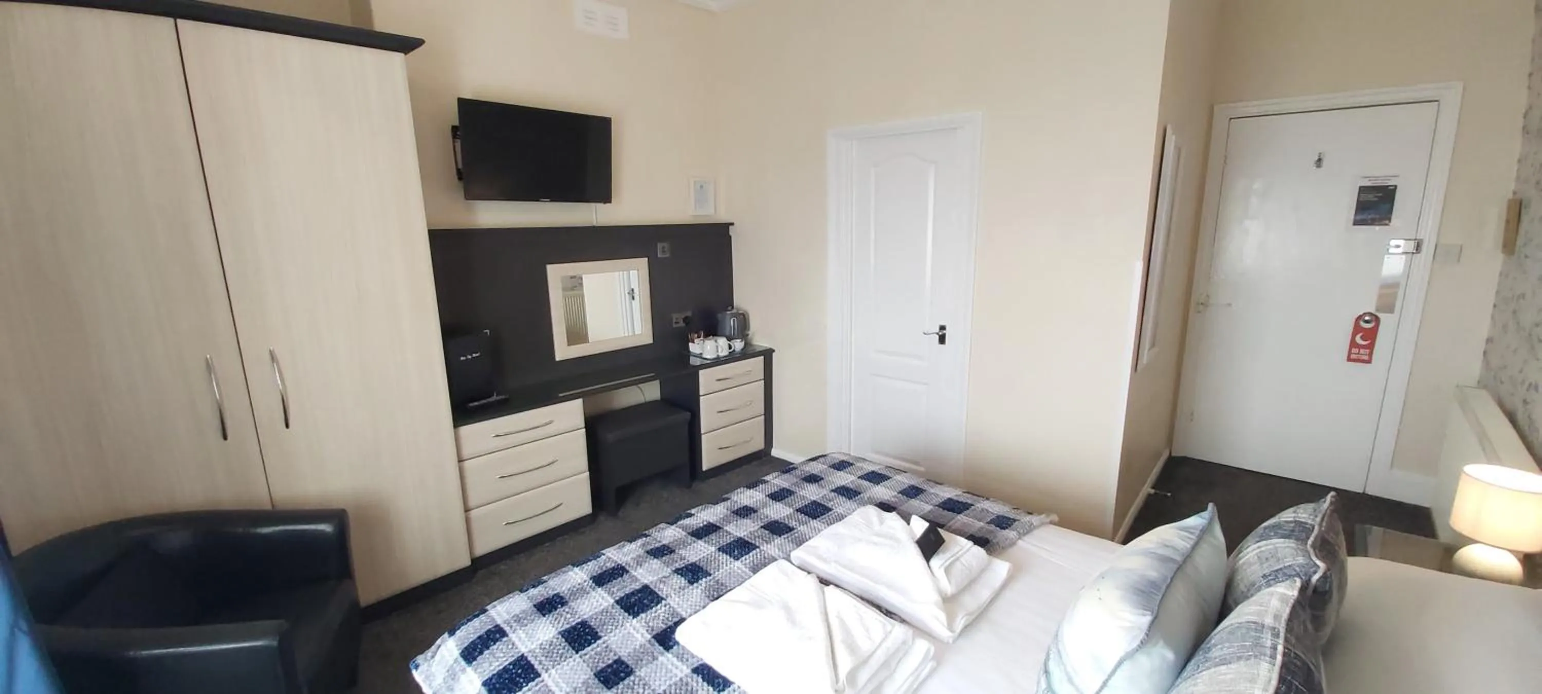 Bedroom, Bed in Hen Dy