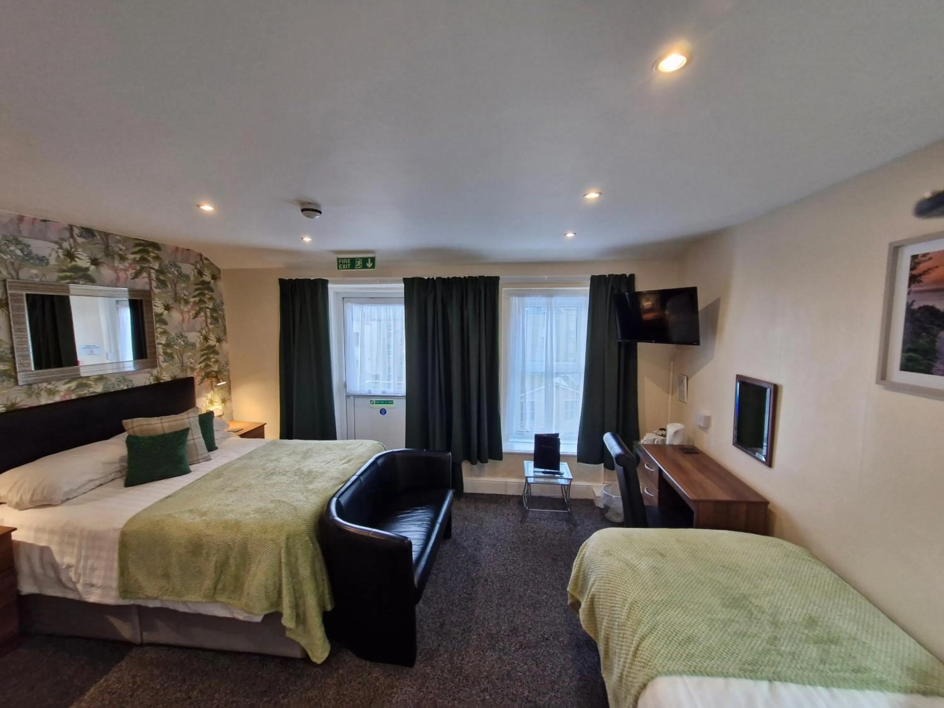 Bedroom, Bed in Hen Dy