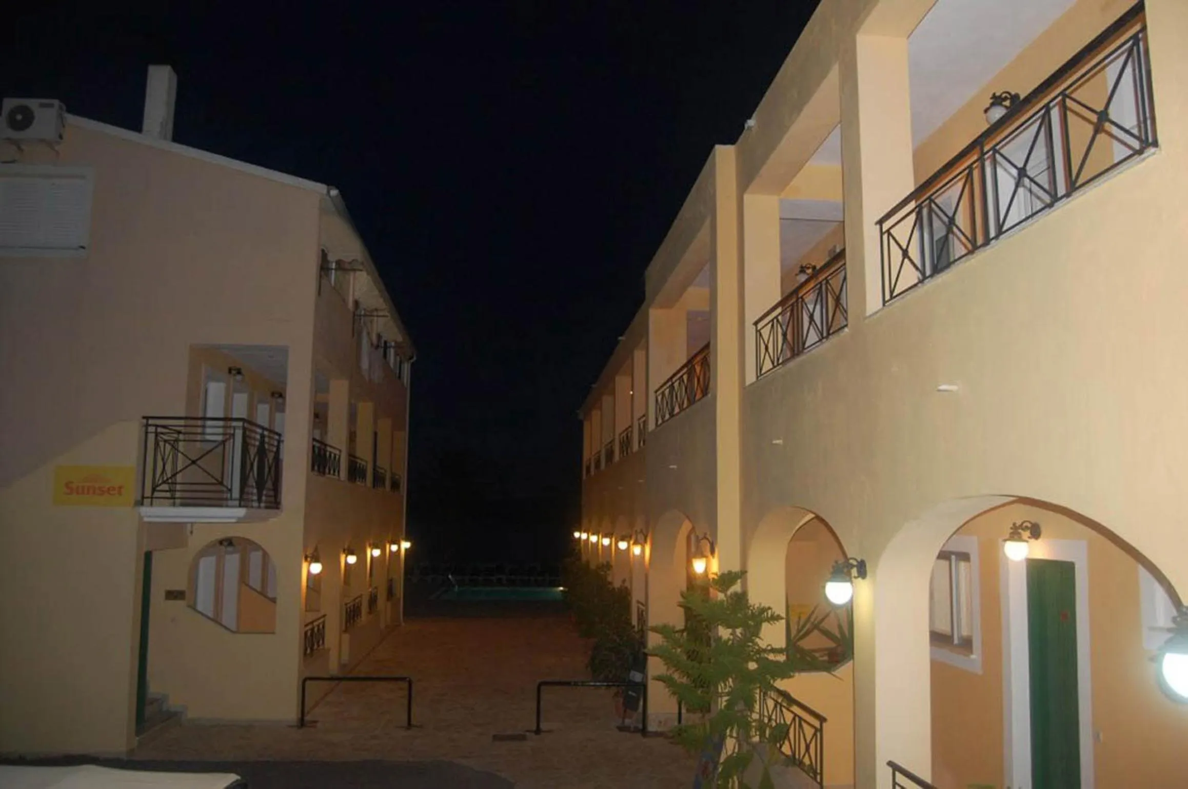 Facade/entrance in Complex Lemon Grove