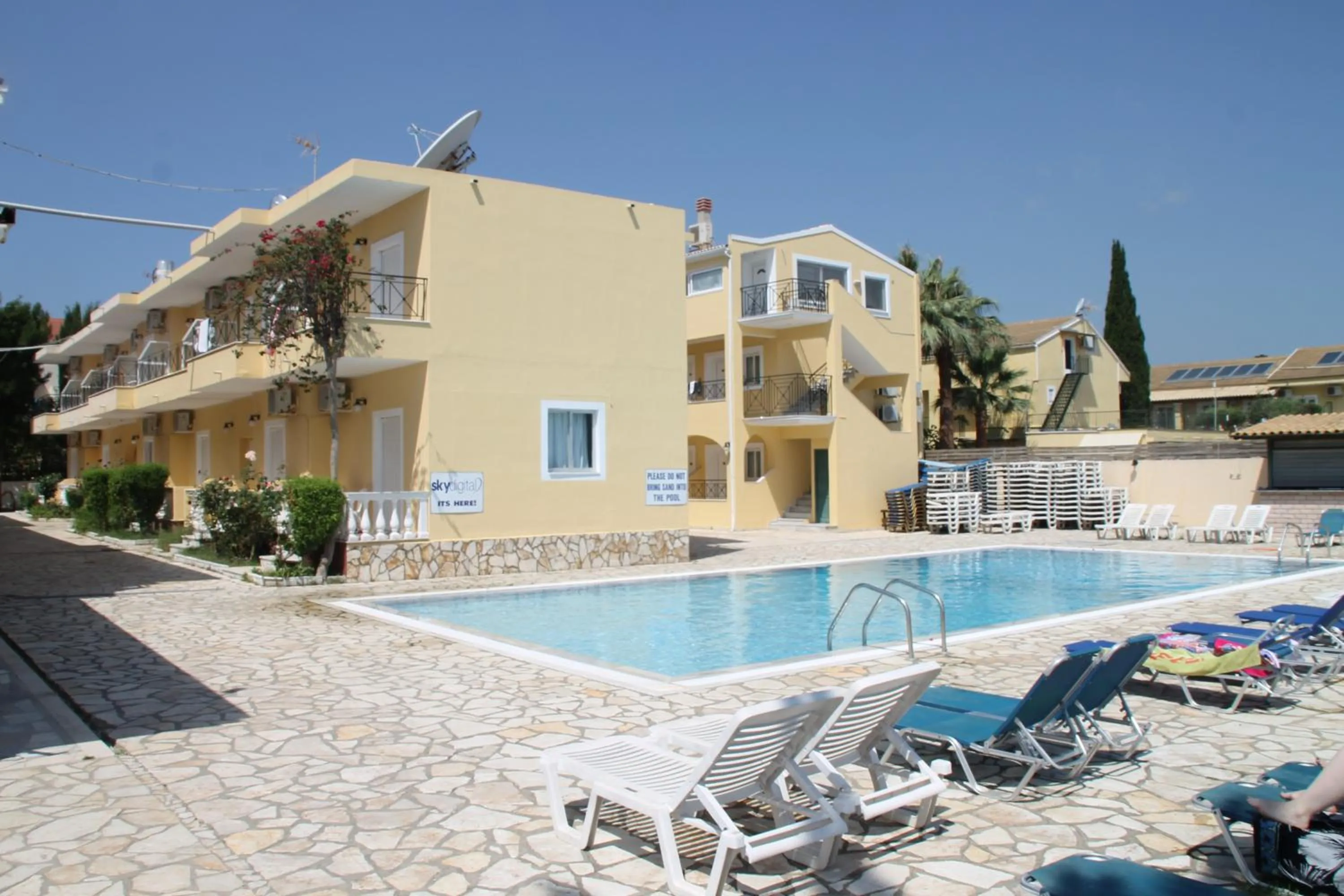 Pool view in Complex Lemon Grove