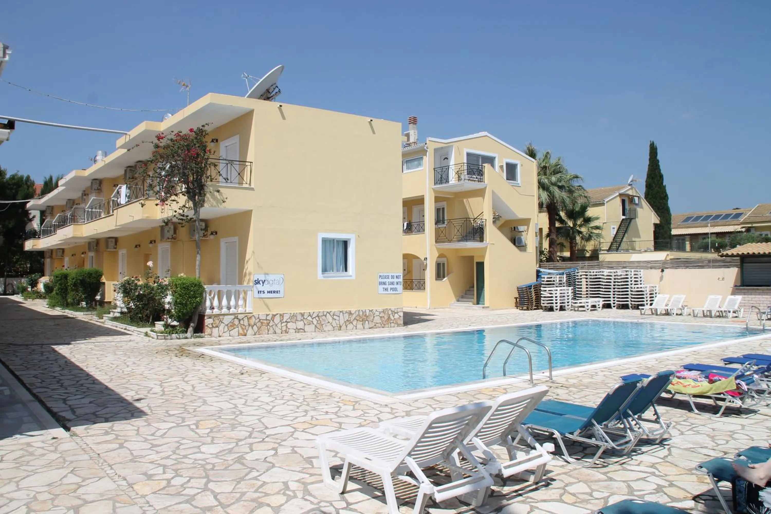 Pool view in Complex Lemon Grove