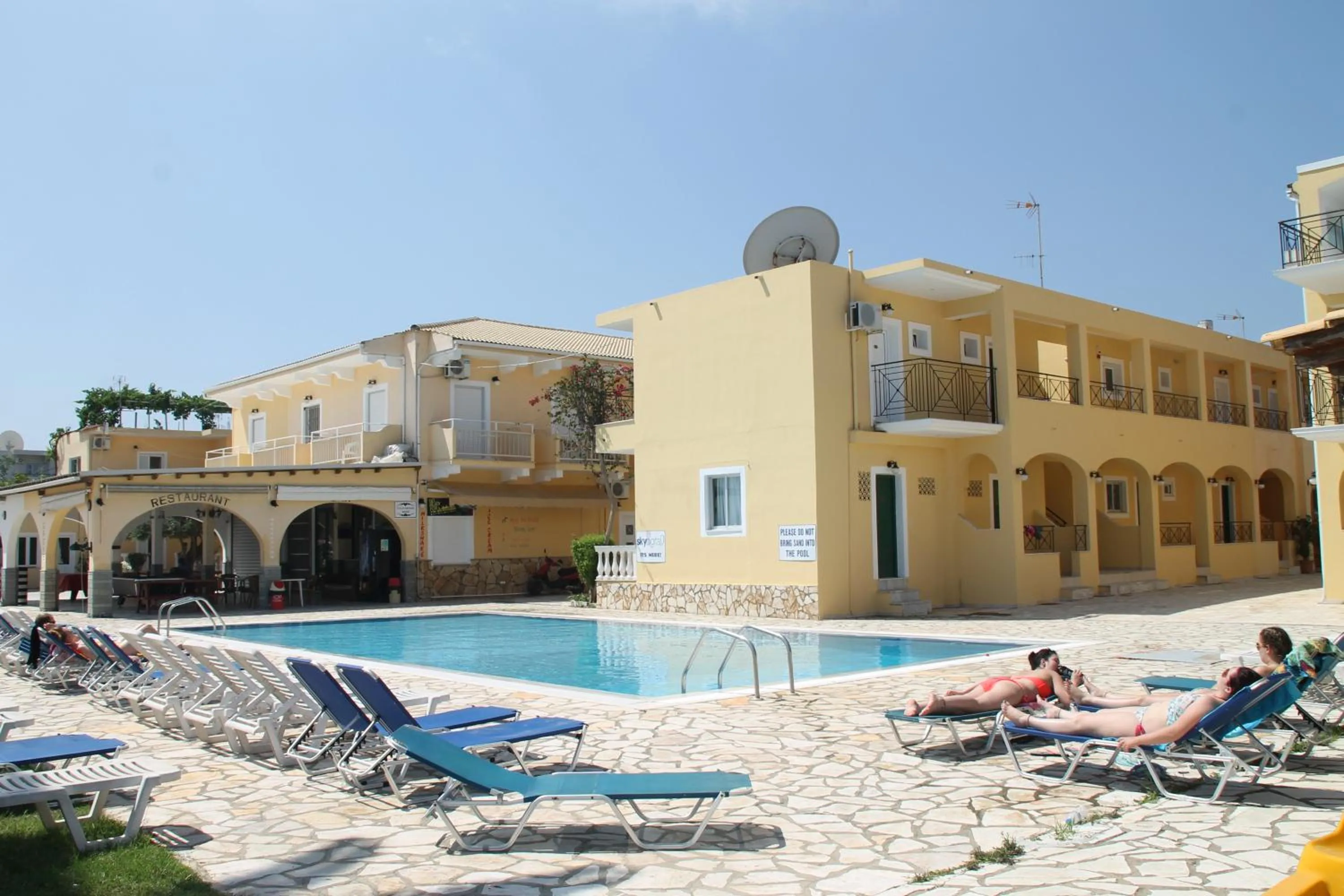 Pool view in Complex Lemon Grove