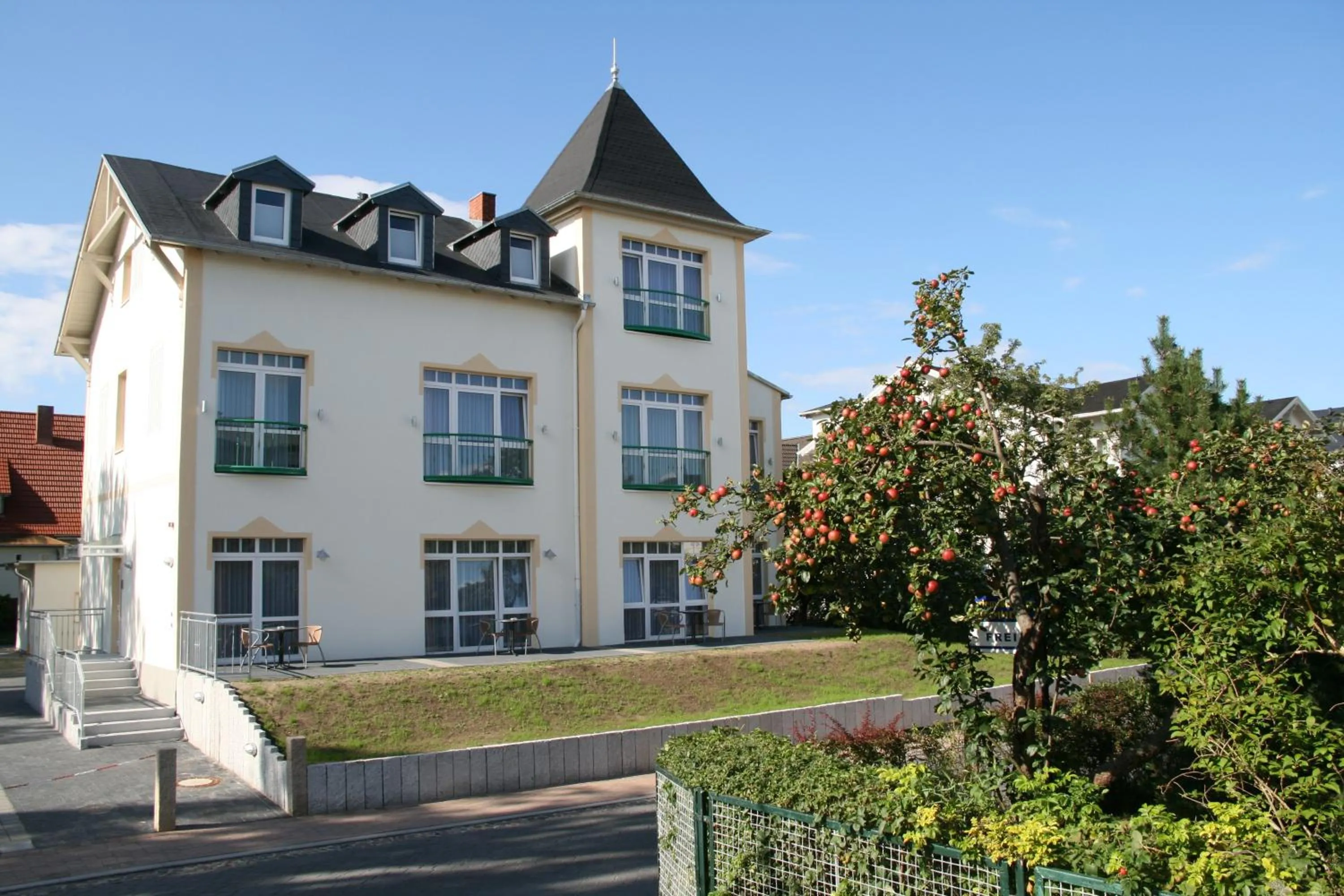 Facade/entrance in Hotel Garni Sonne