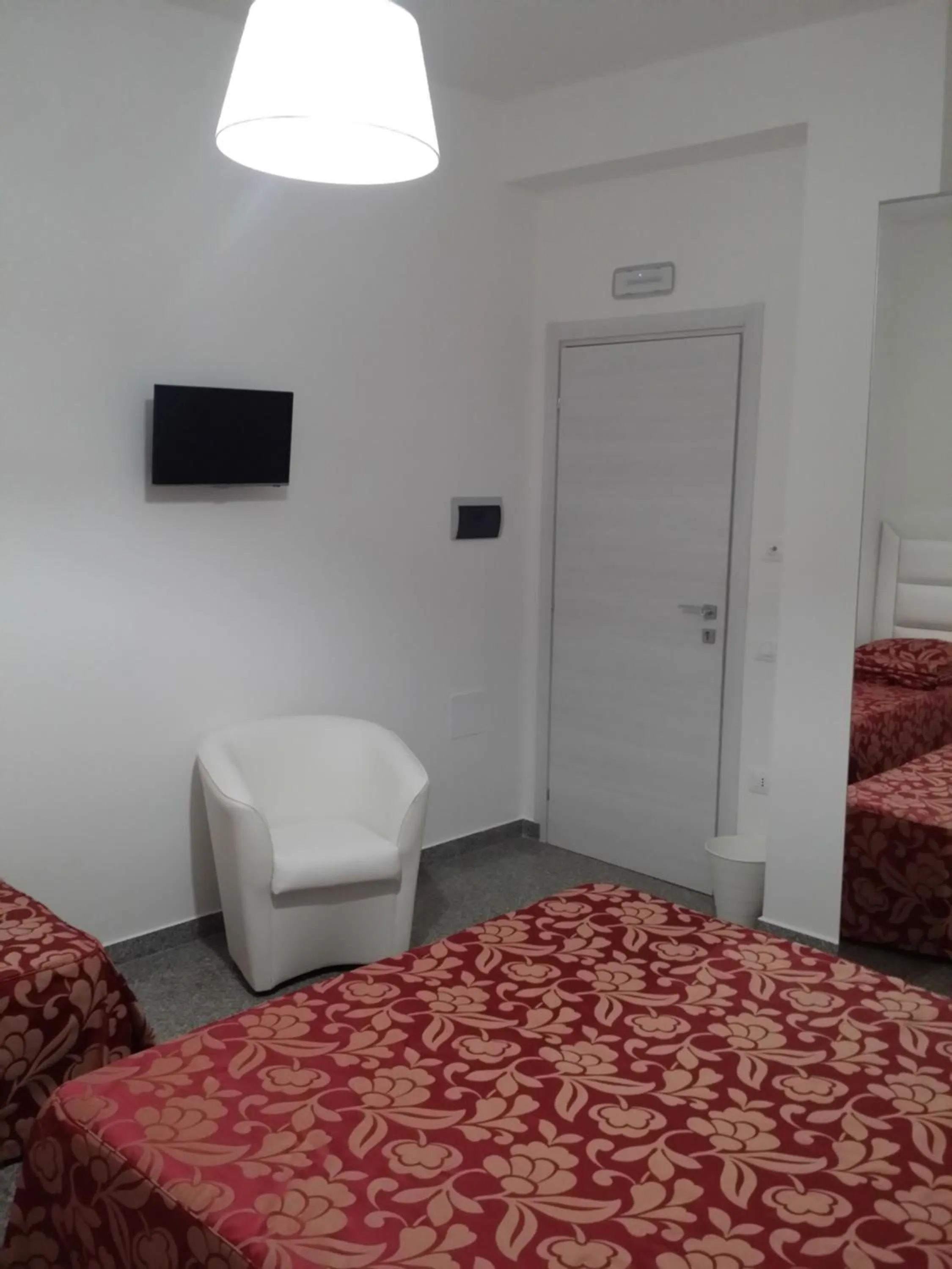 Photo of the whole room, Bed in Le Castella B&B Restaurant