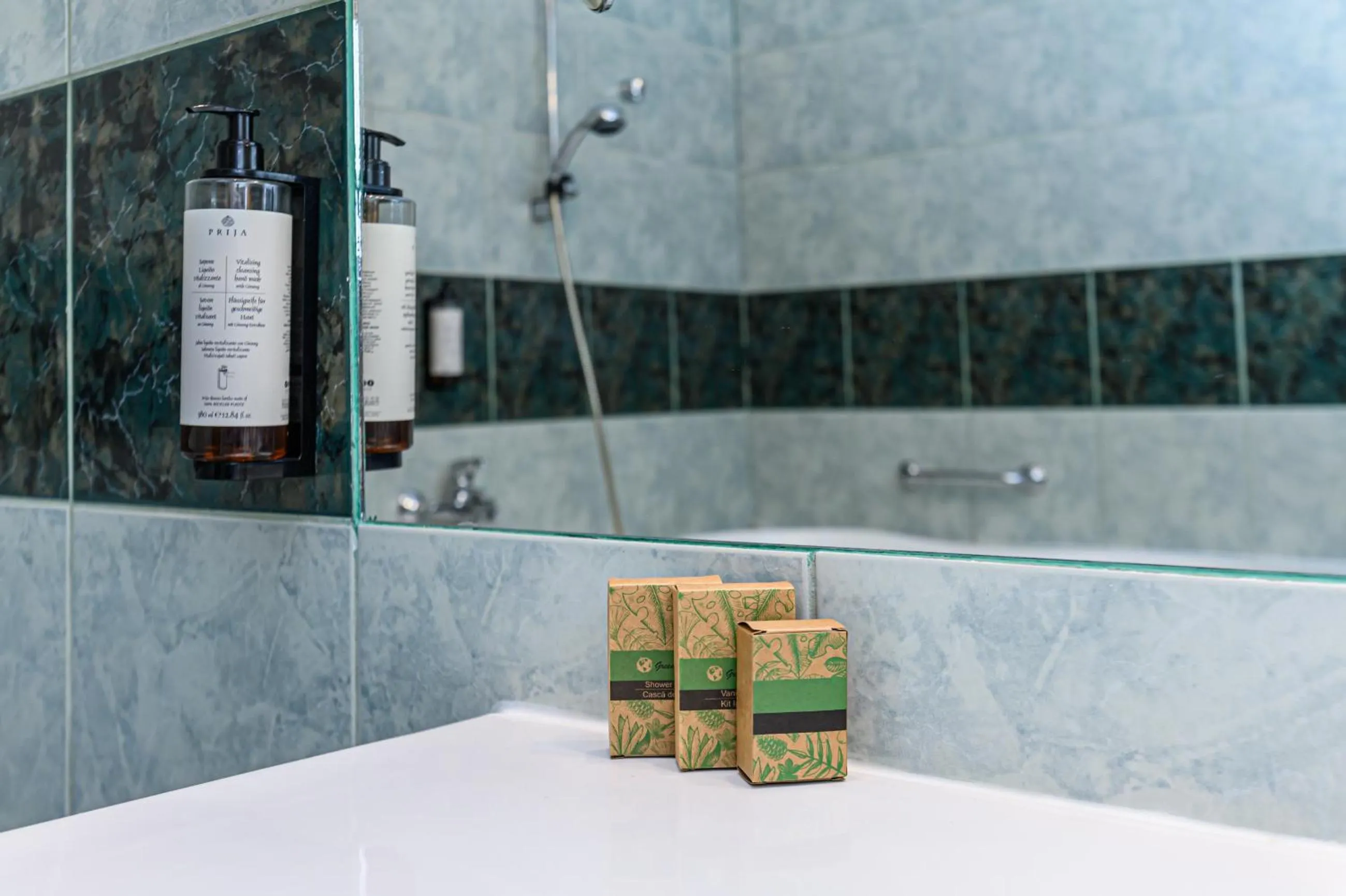 Bathroom in Hotel Casa Viorel jacuzzi & saunas