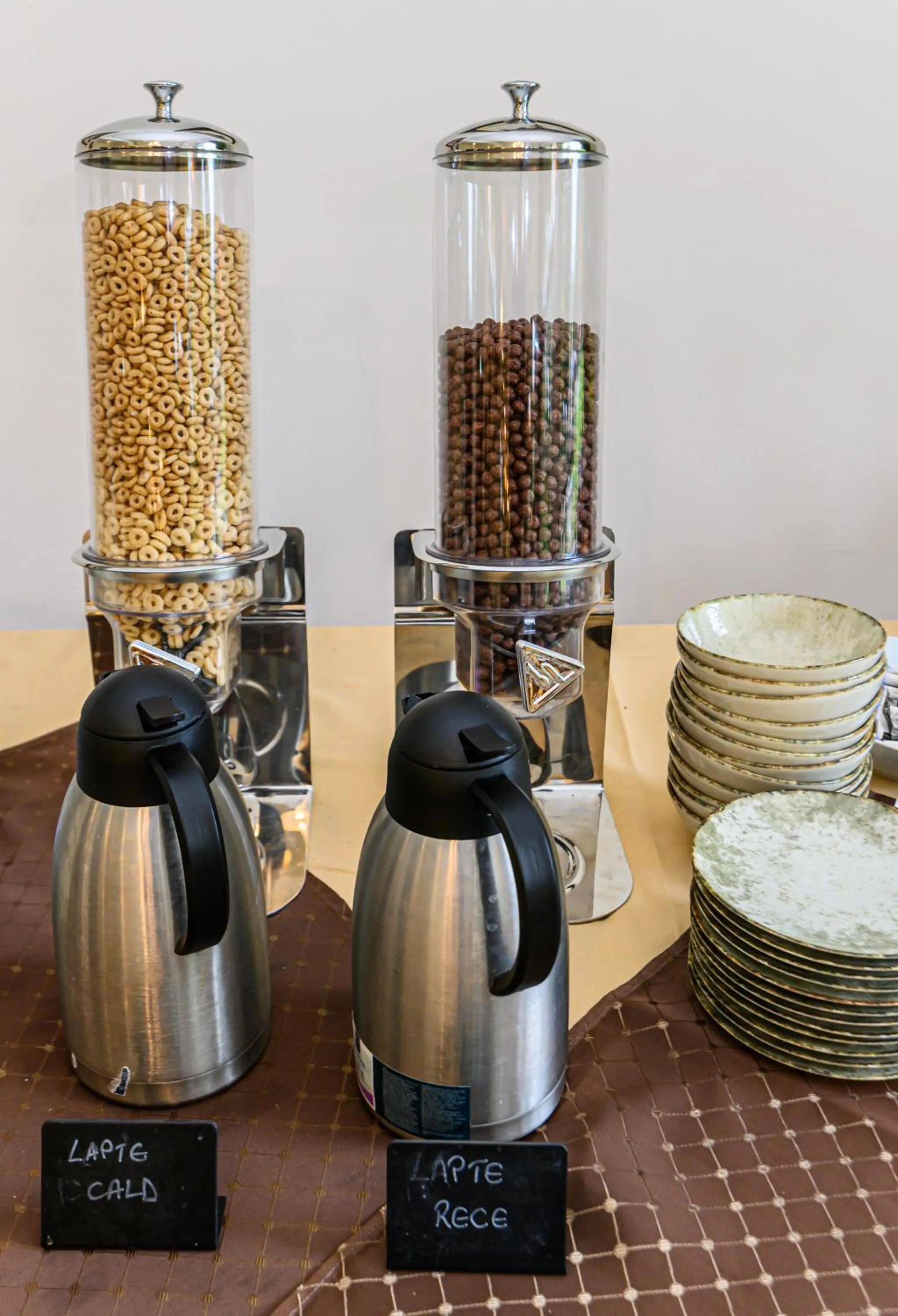 Breakfast in Hotel Casa Viorel jacuzzi & saunas