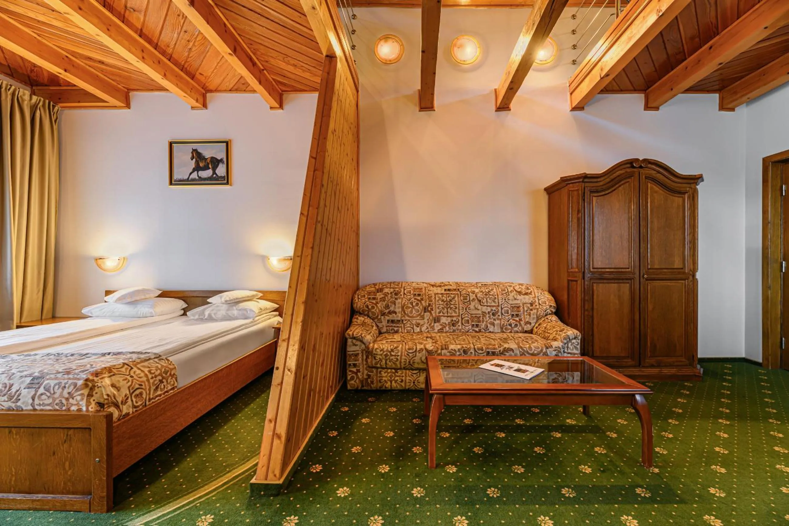 Bed in Hotel Casa Viorel jacuzzi & saunas