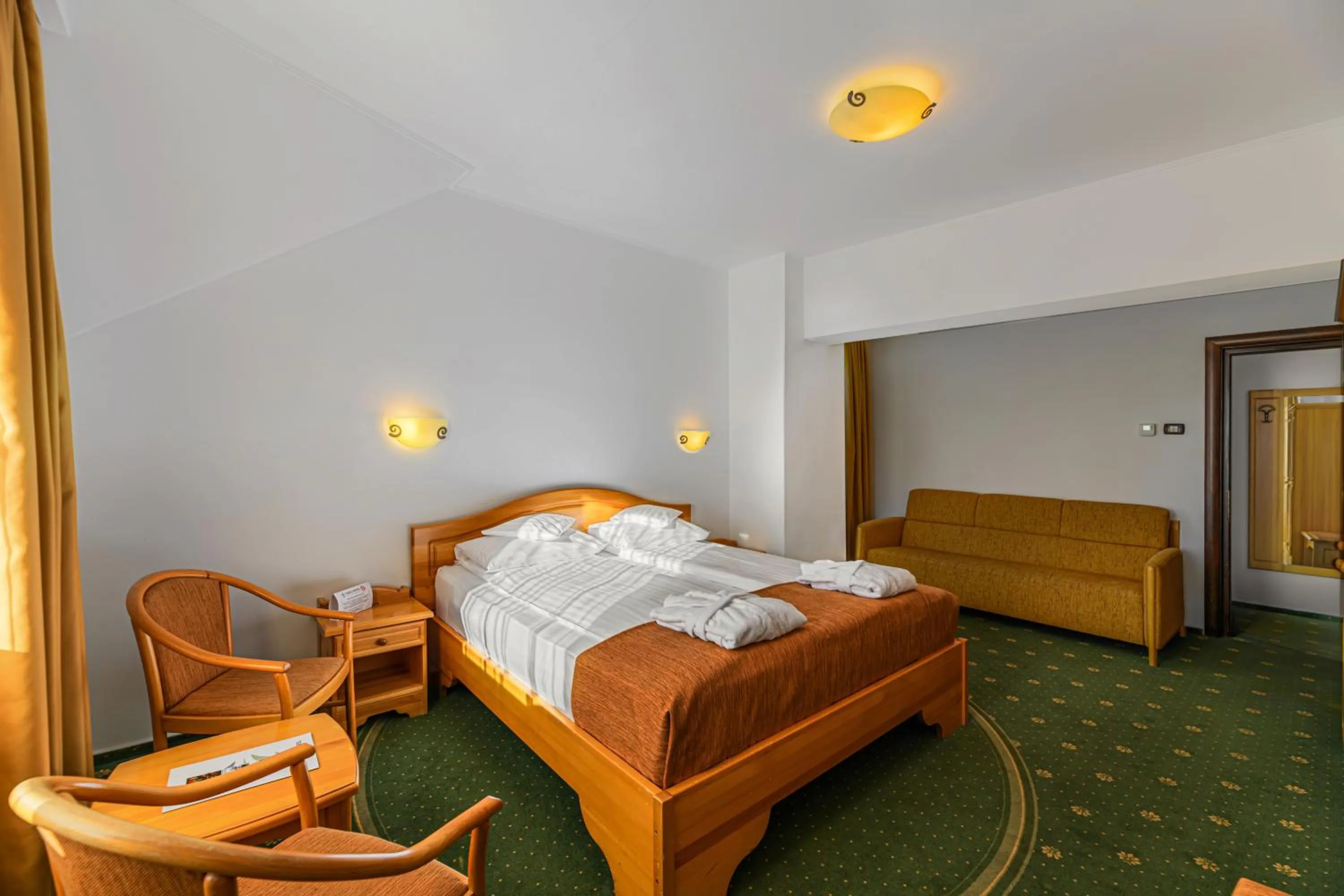 Photo of the whole room, Bed in Hotel Casa Viorel jacuzzi & saunas