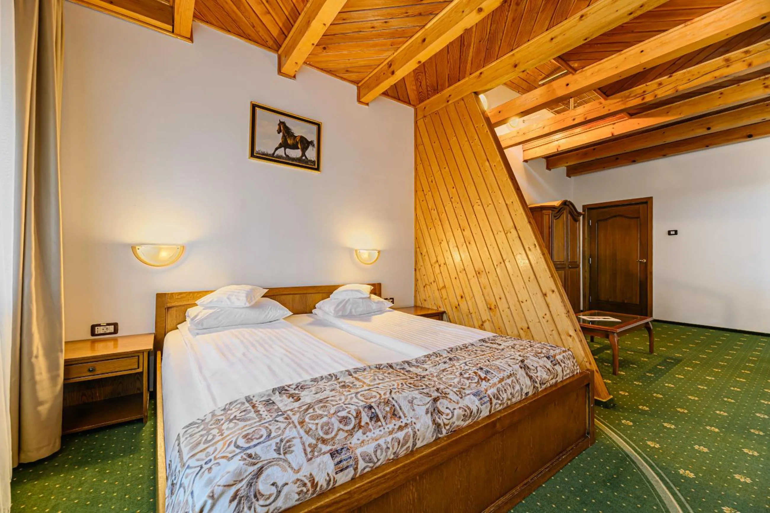 Bed in Hotel Casa Viorel jacuzzi & saunas