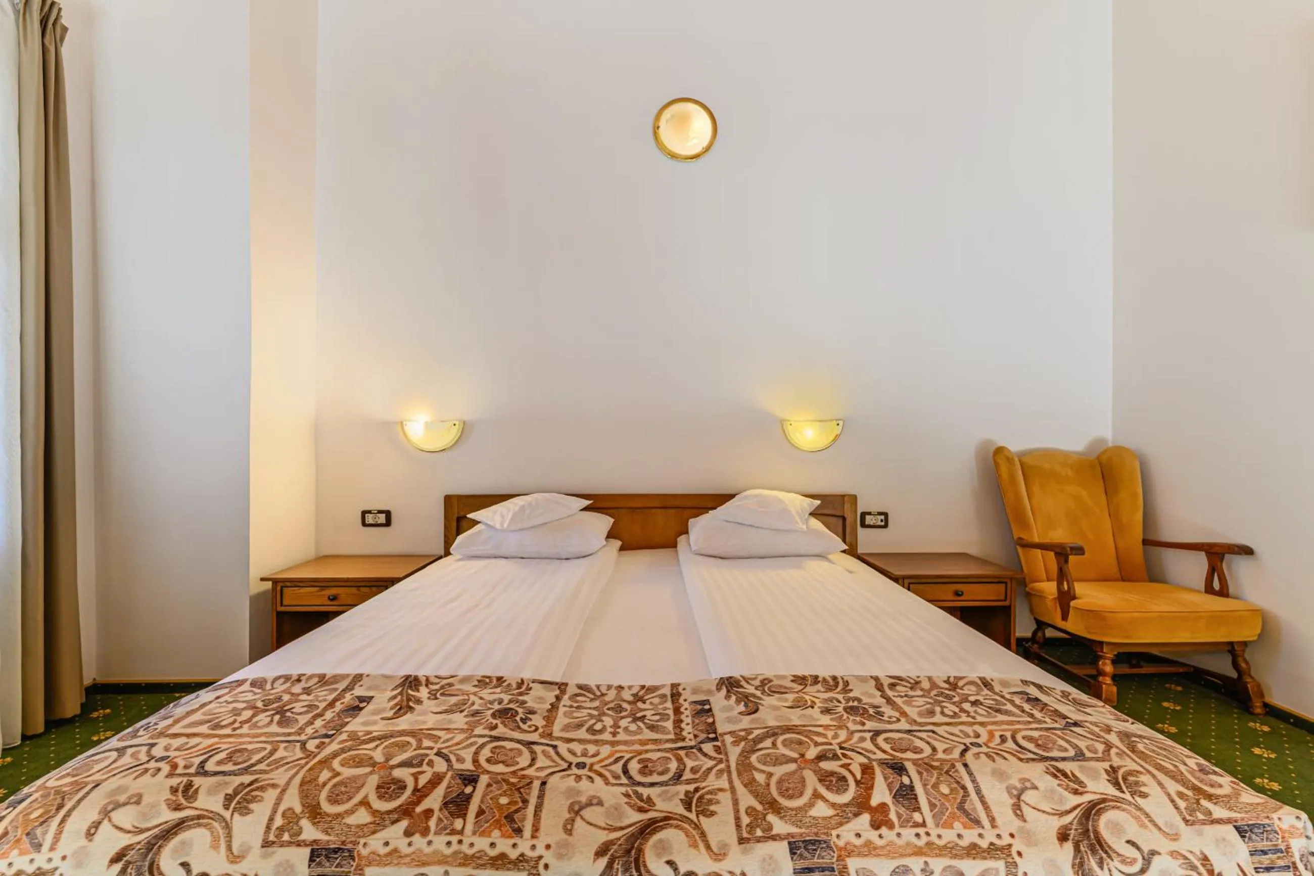 Bed in Hotel Casa Viorel jacuzzi & saunas