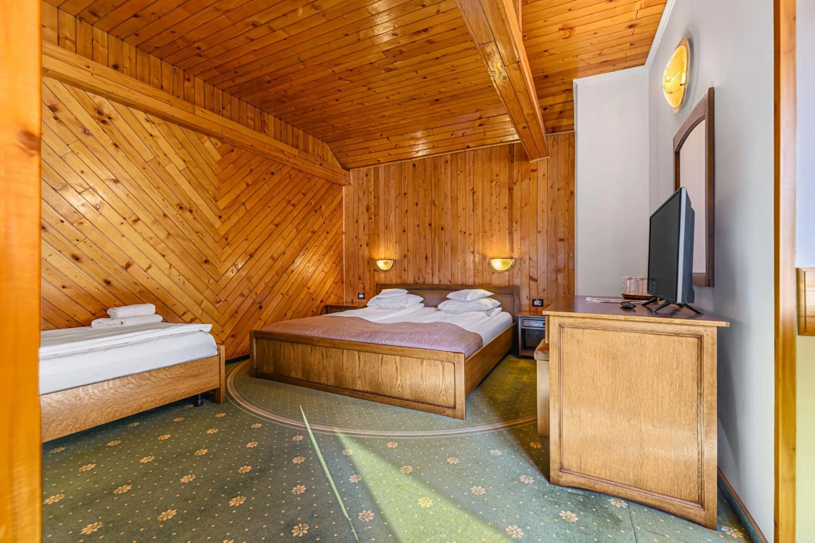 Bed in Hotel Casa Viorel jacuzzi & saunas