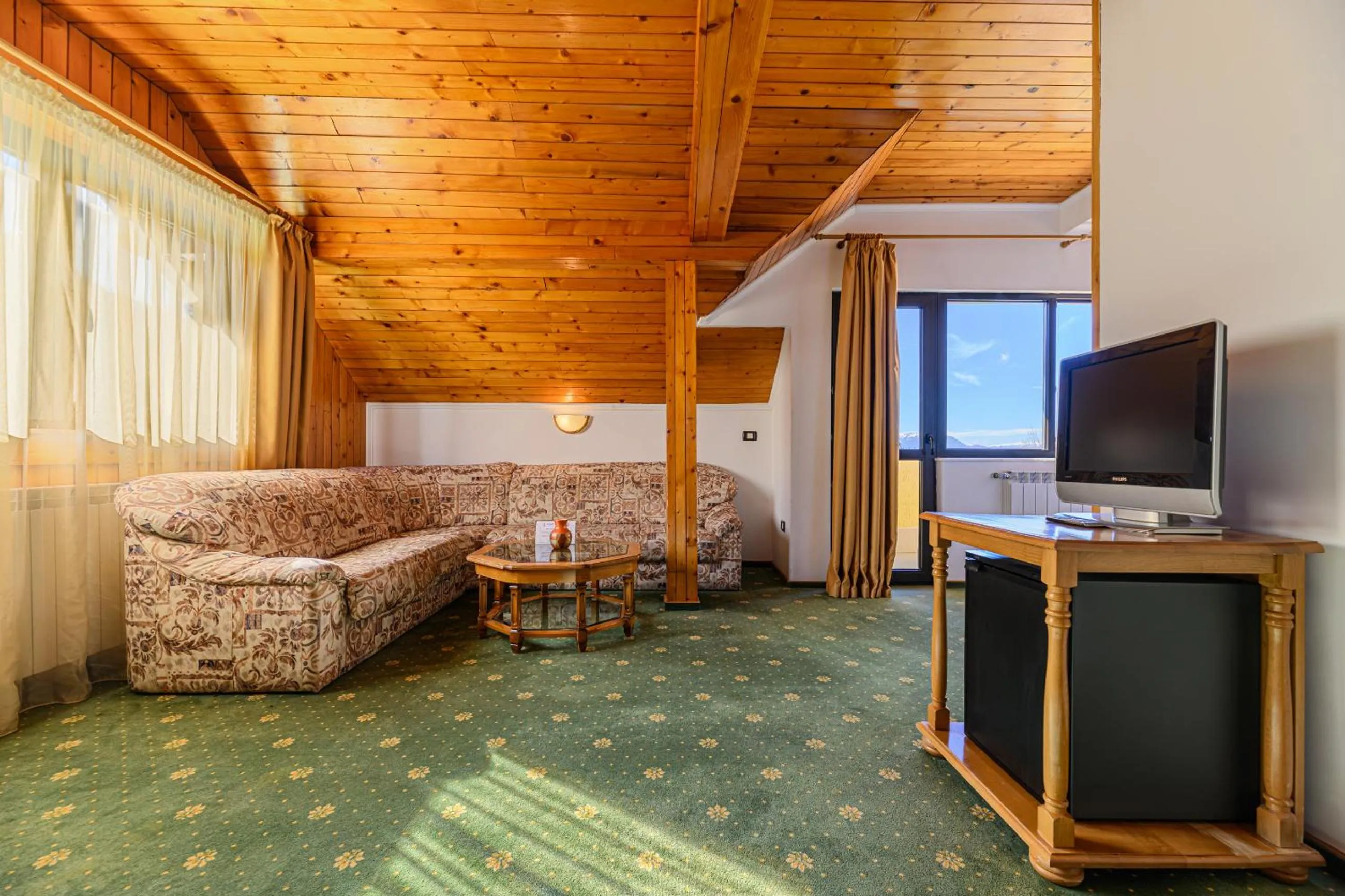 TV and multimedia in Hotel Casa Viorel jacuzzi & saunas