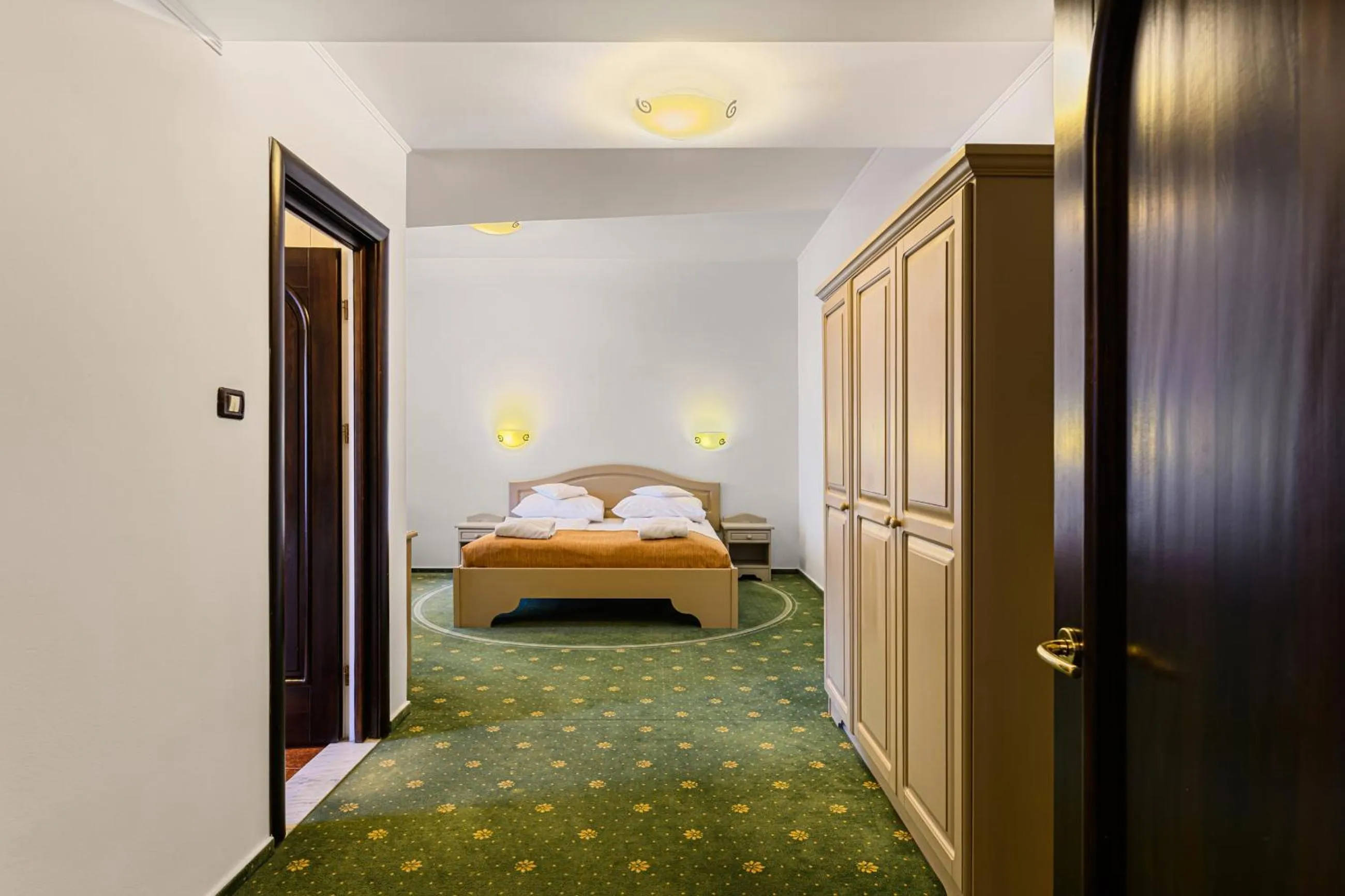 Bed in Hotel Casa Viorel jacuzzi & saunas