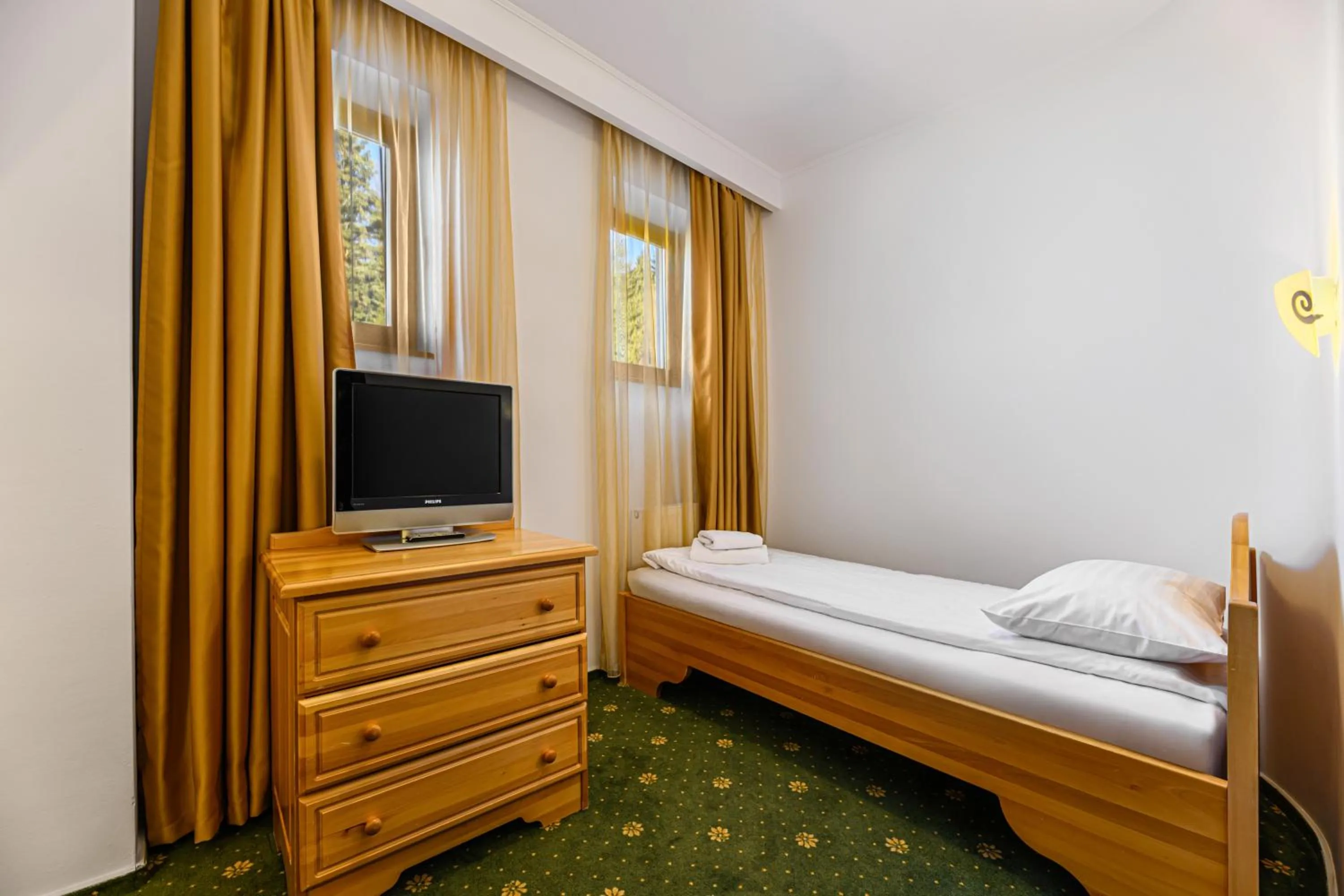 Bedroom, Bed in Hotel Casa Viorel jacuzzi & saunas