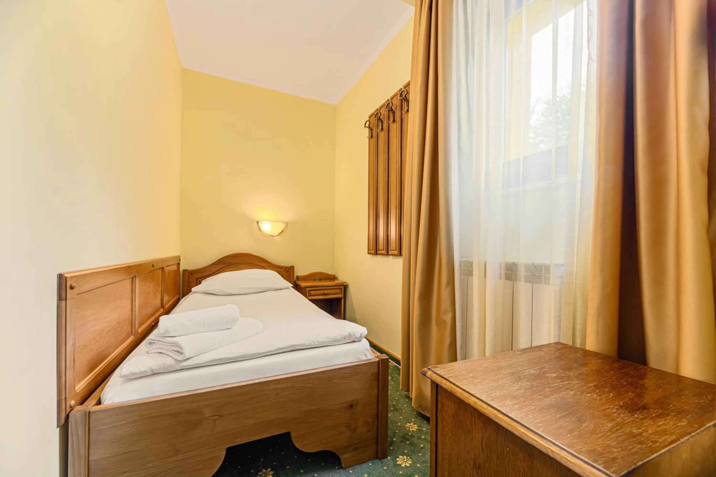 Bed in Hotel Casa Viorel jacuzzi & saunas