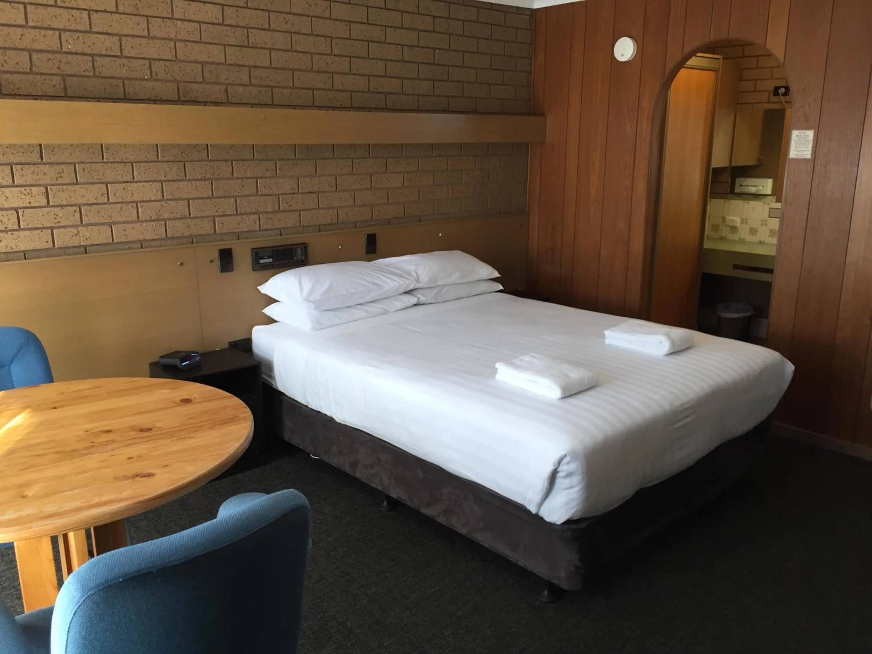 Bed in Eaglehawk Motel Bendigo