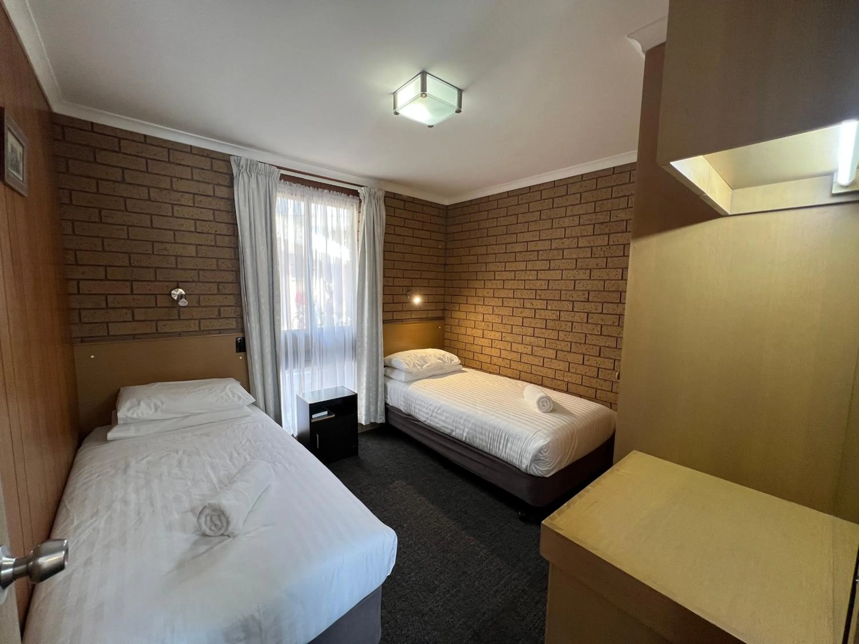 Bed in Eaglehawk Motel Bendigo