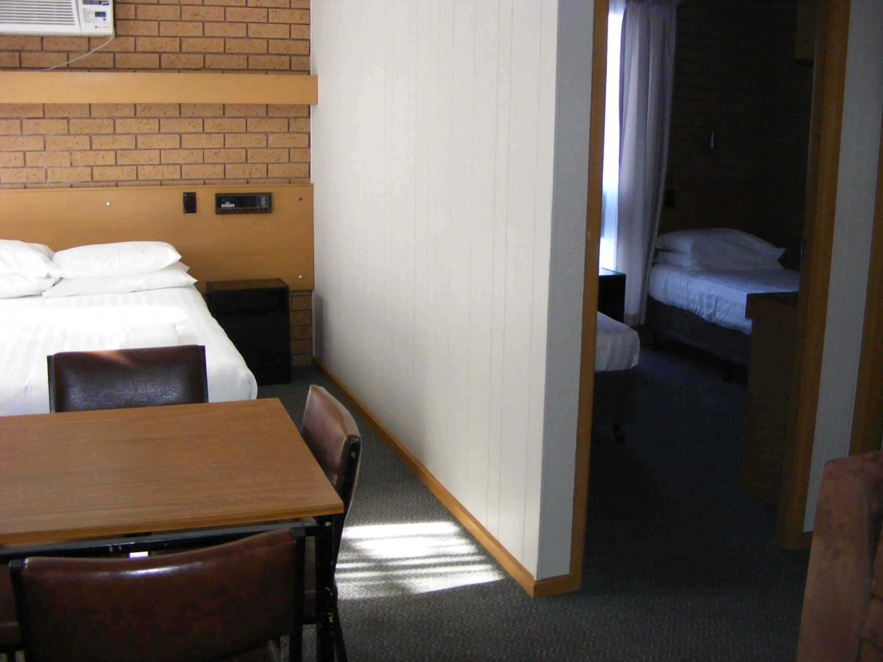 Photo of the whole room, Bed in Eaglehawk Motel Bendigo
