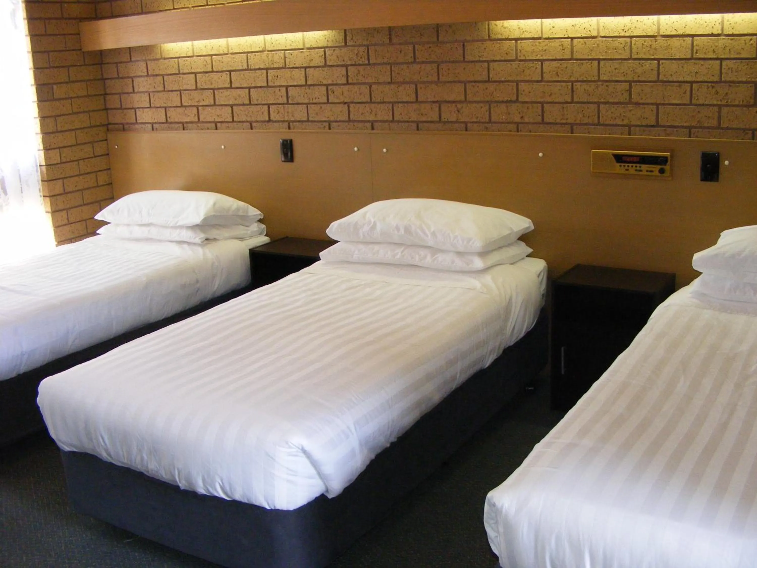 Bed in Eaglehawk Motel Bendigo