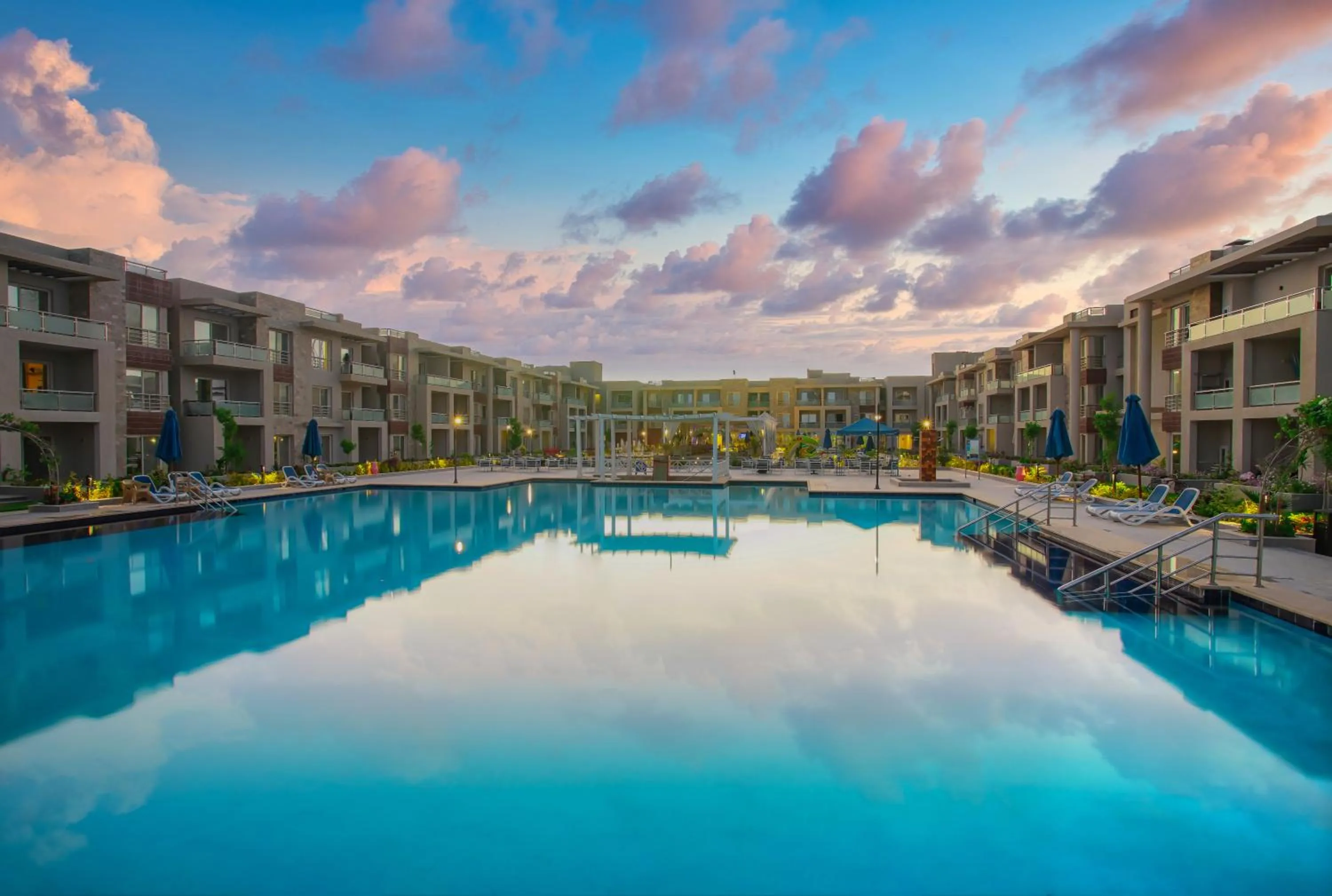 Property building in Elite Residence Aqua Park