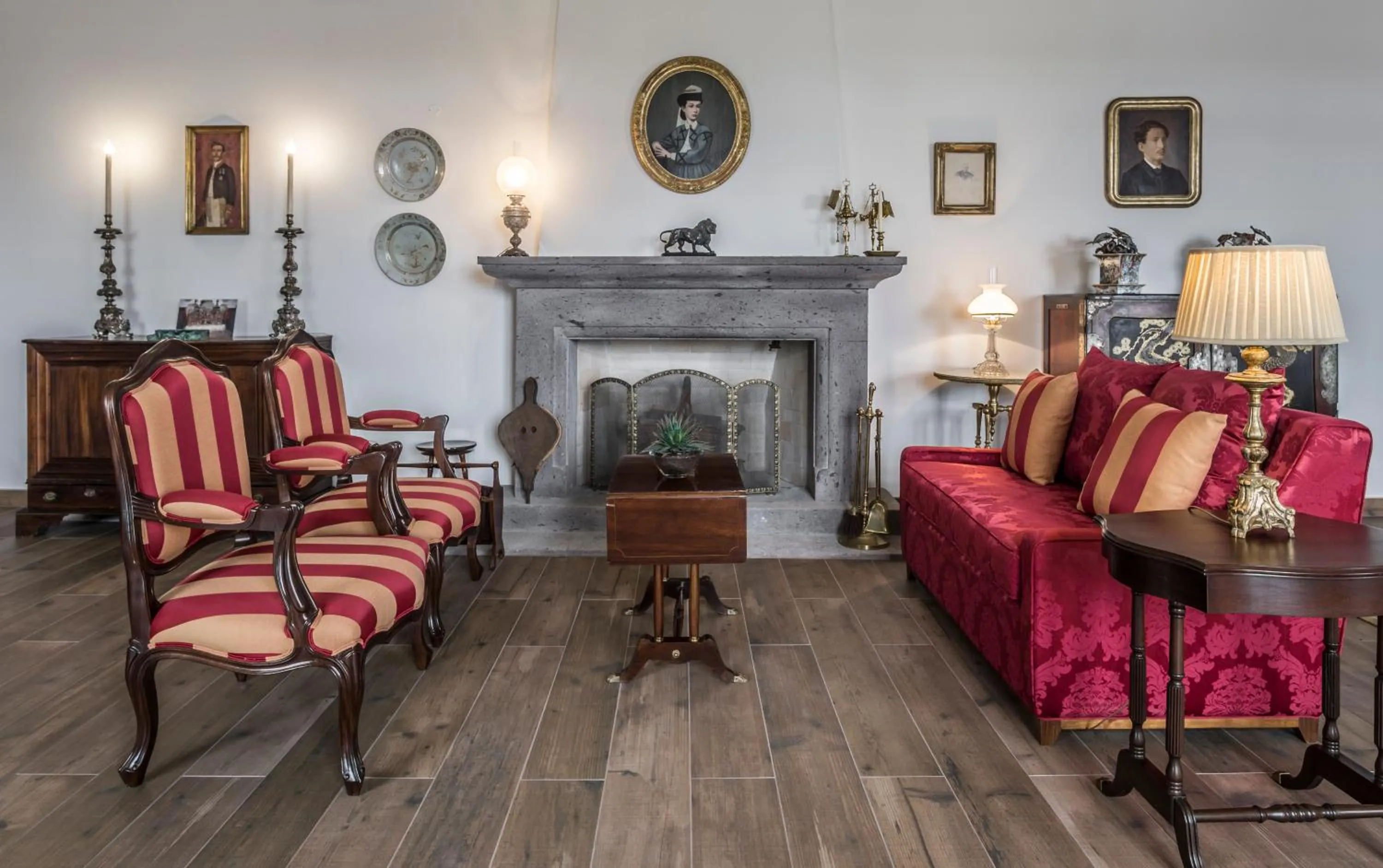 Communal lounge/ TV room in Casa do Campo de São Francisco
