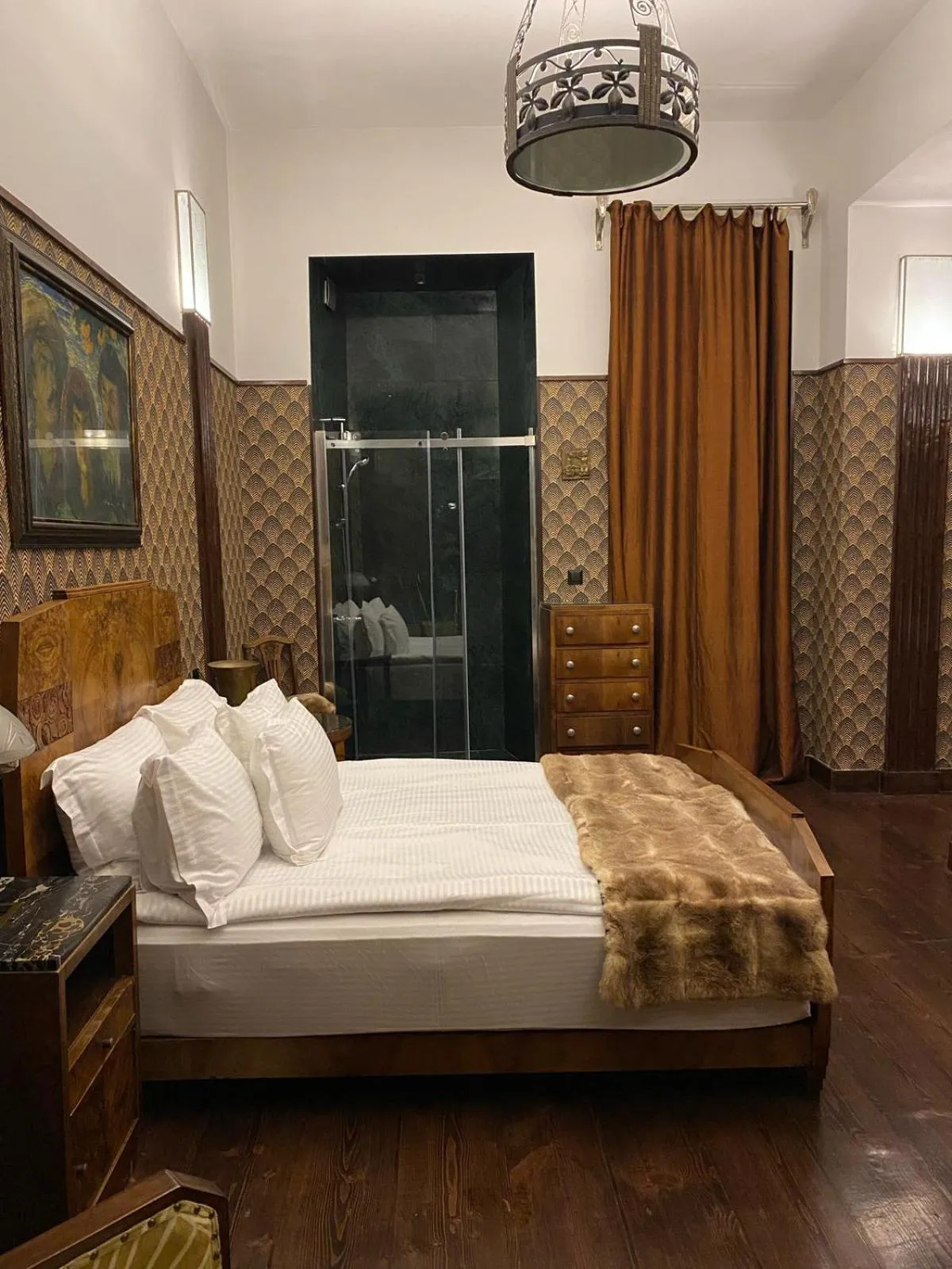 Shower, Bed in Castle in Old Town