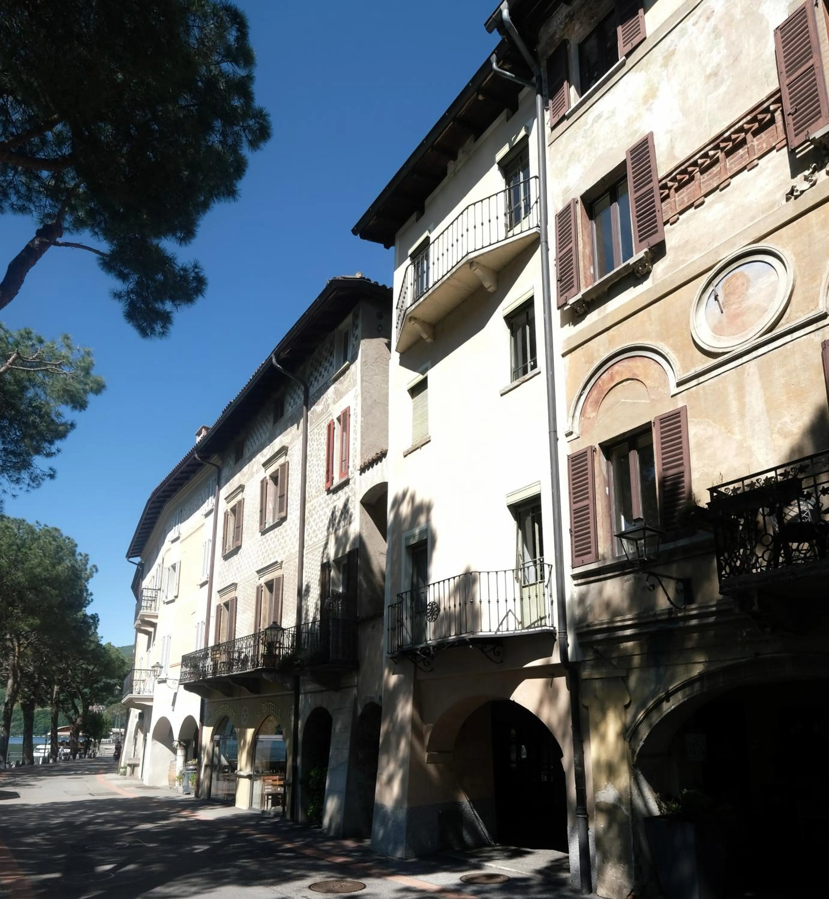 Property building in Al Battello