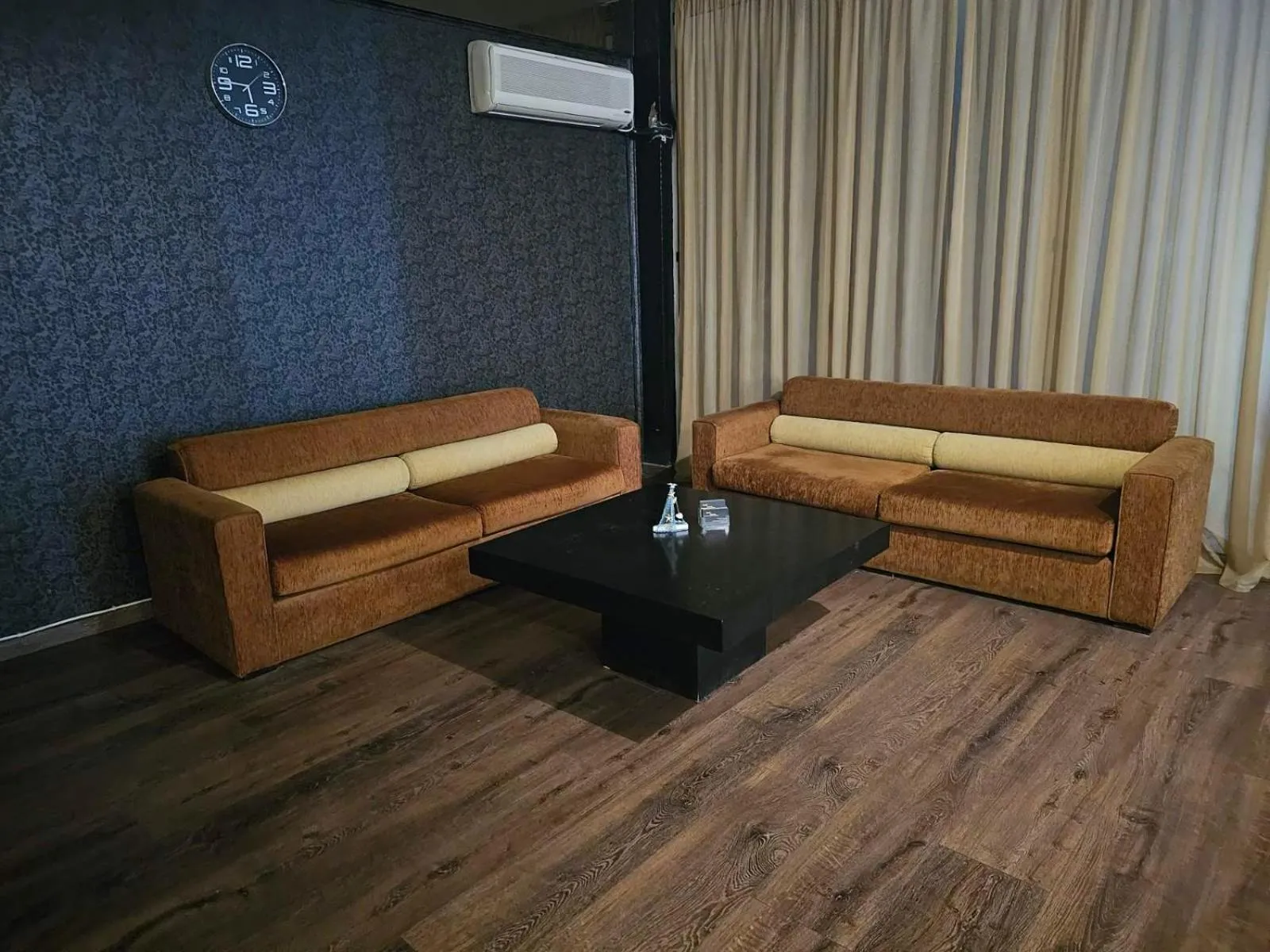 Lobby or reception in Feevos