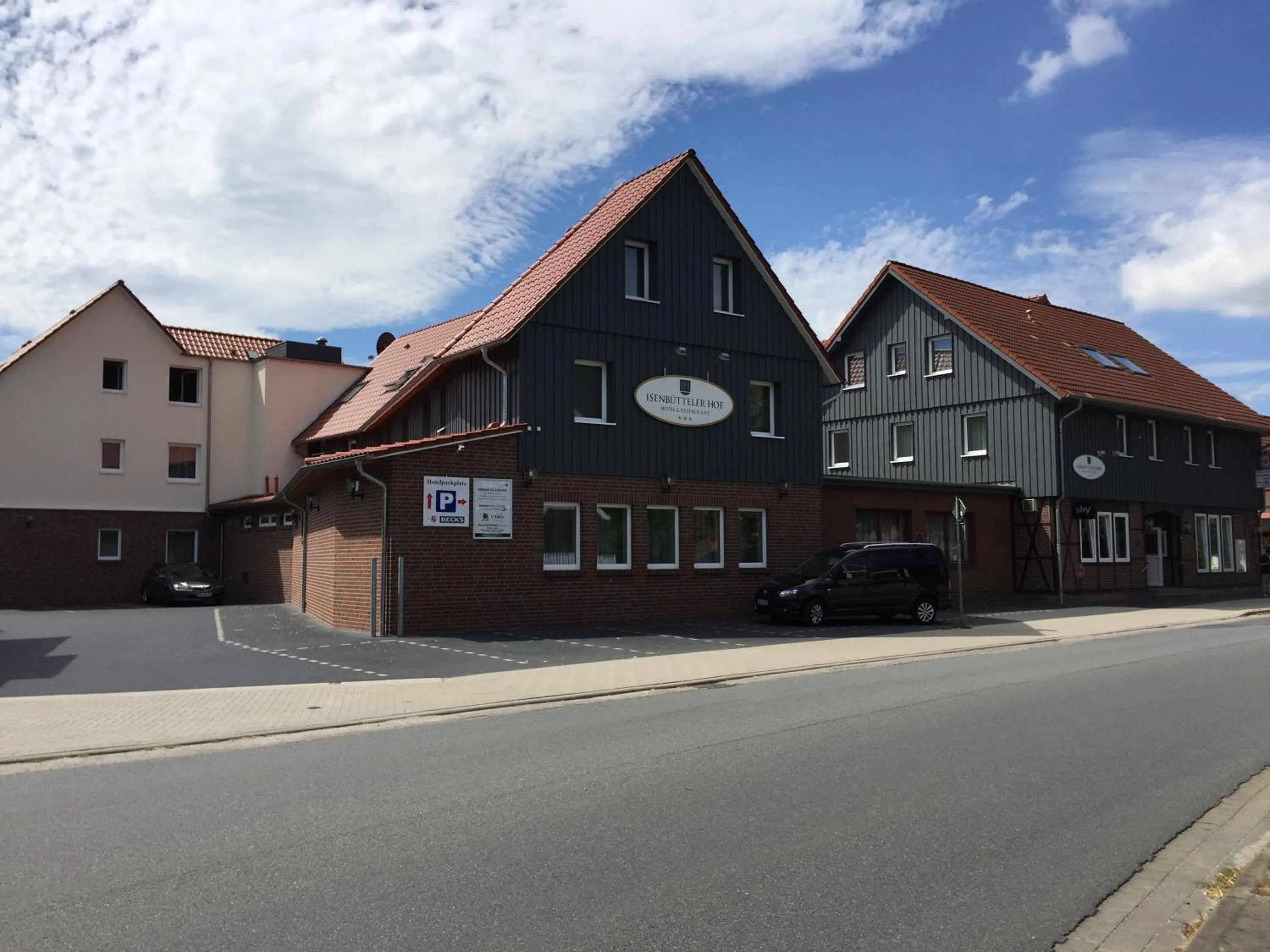 Facade/entrance in Hotel Isenbütteler Hof