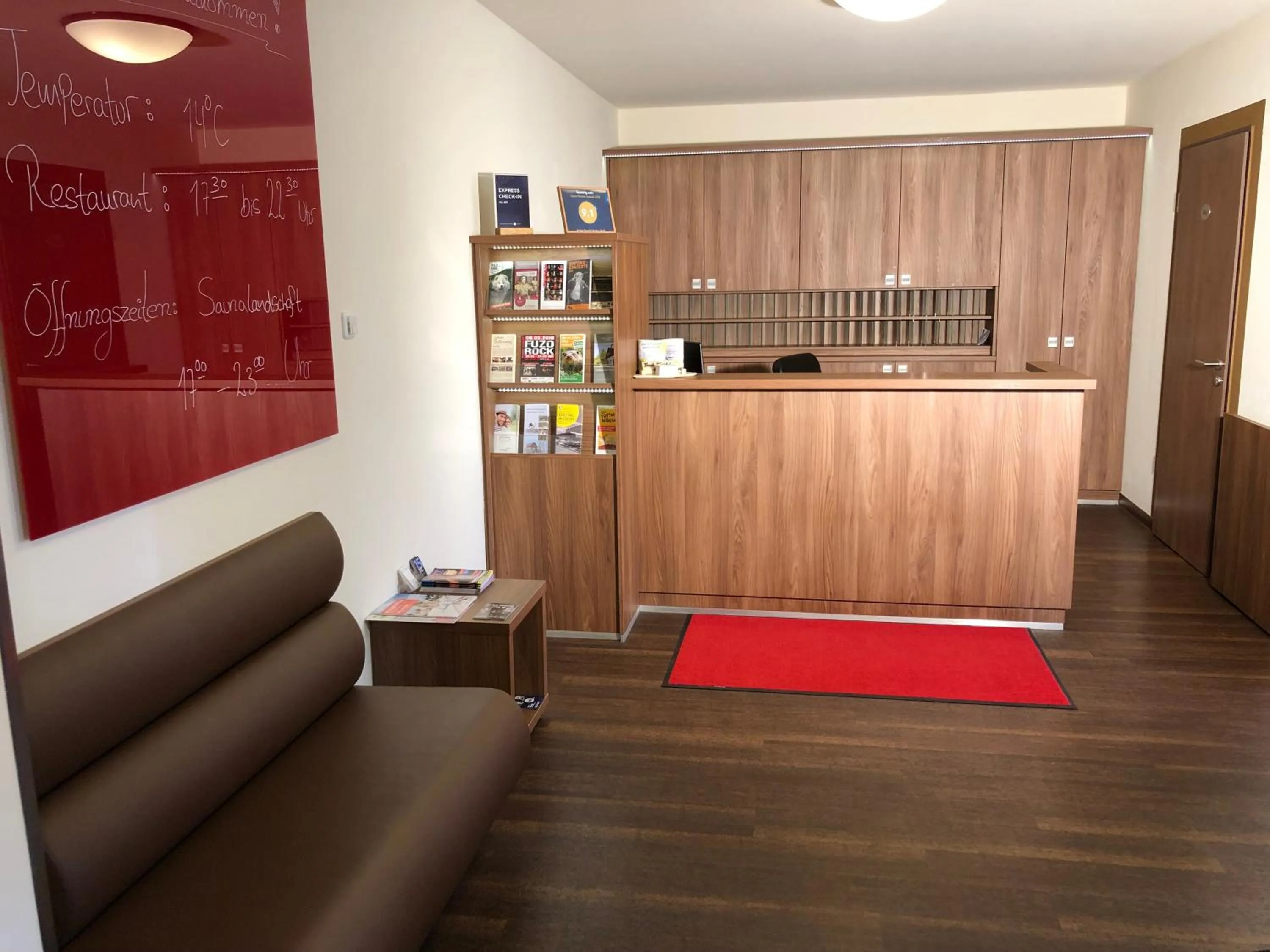 Lobby or reception in Hotel Isenbütteler Hof