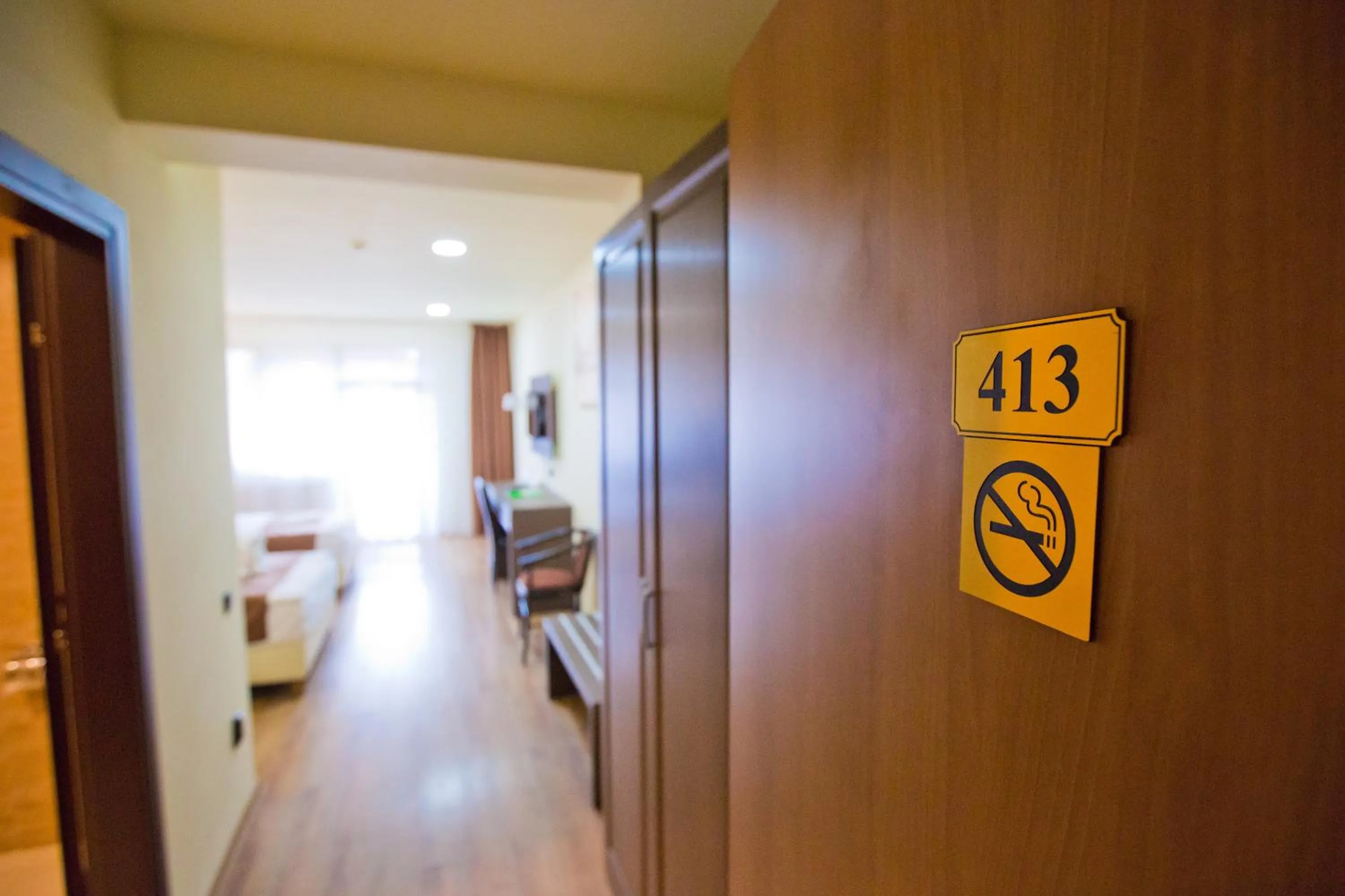 Text overlay in Hotel Piemonte