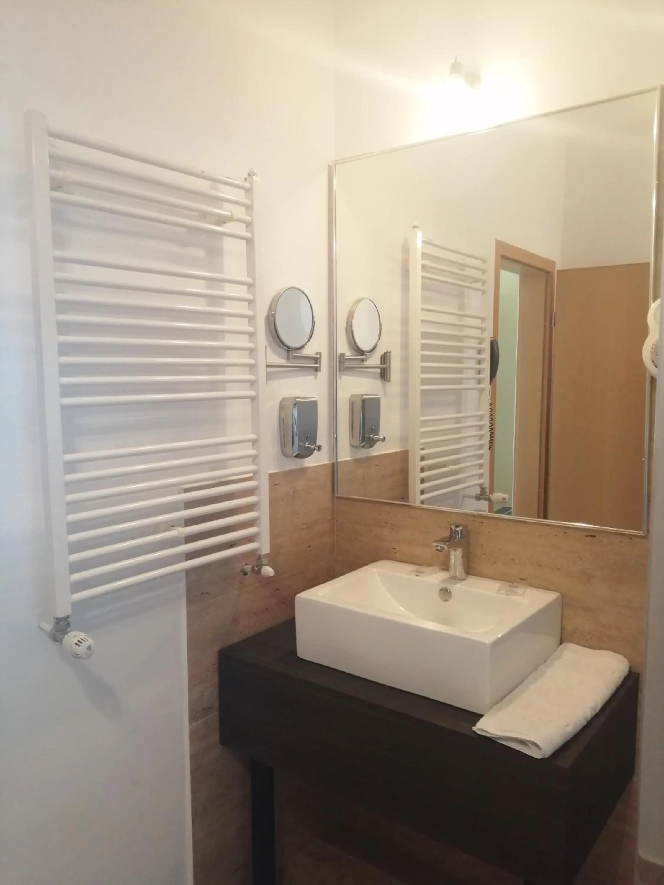 Bathroom in Hotel Piemonte