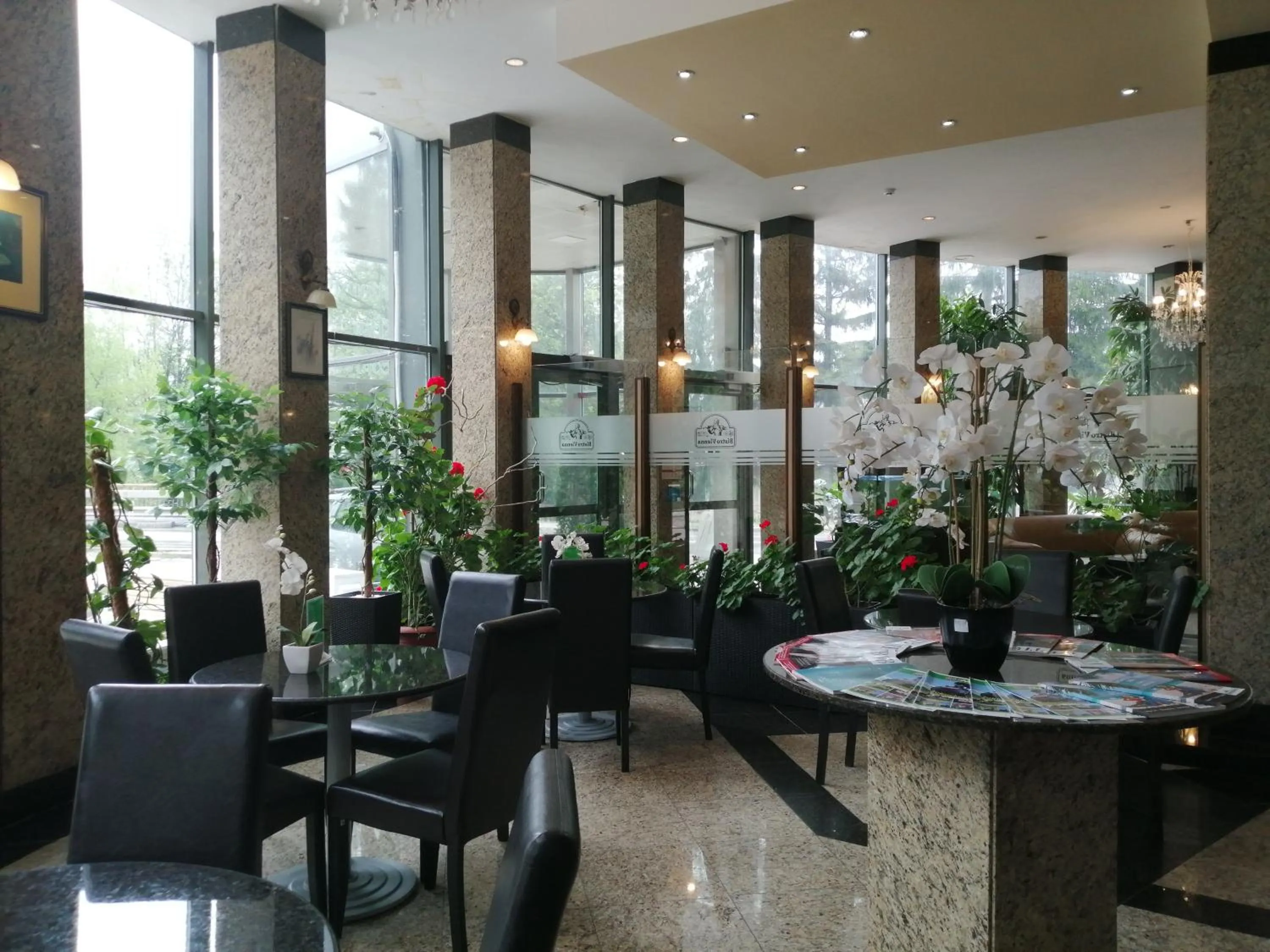 Lounge or bar in Hotel Piemonte