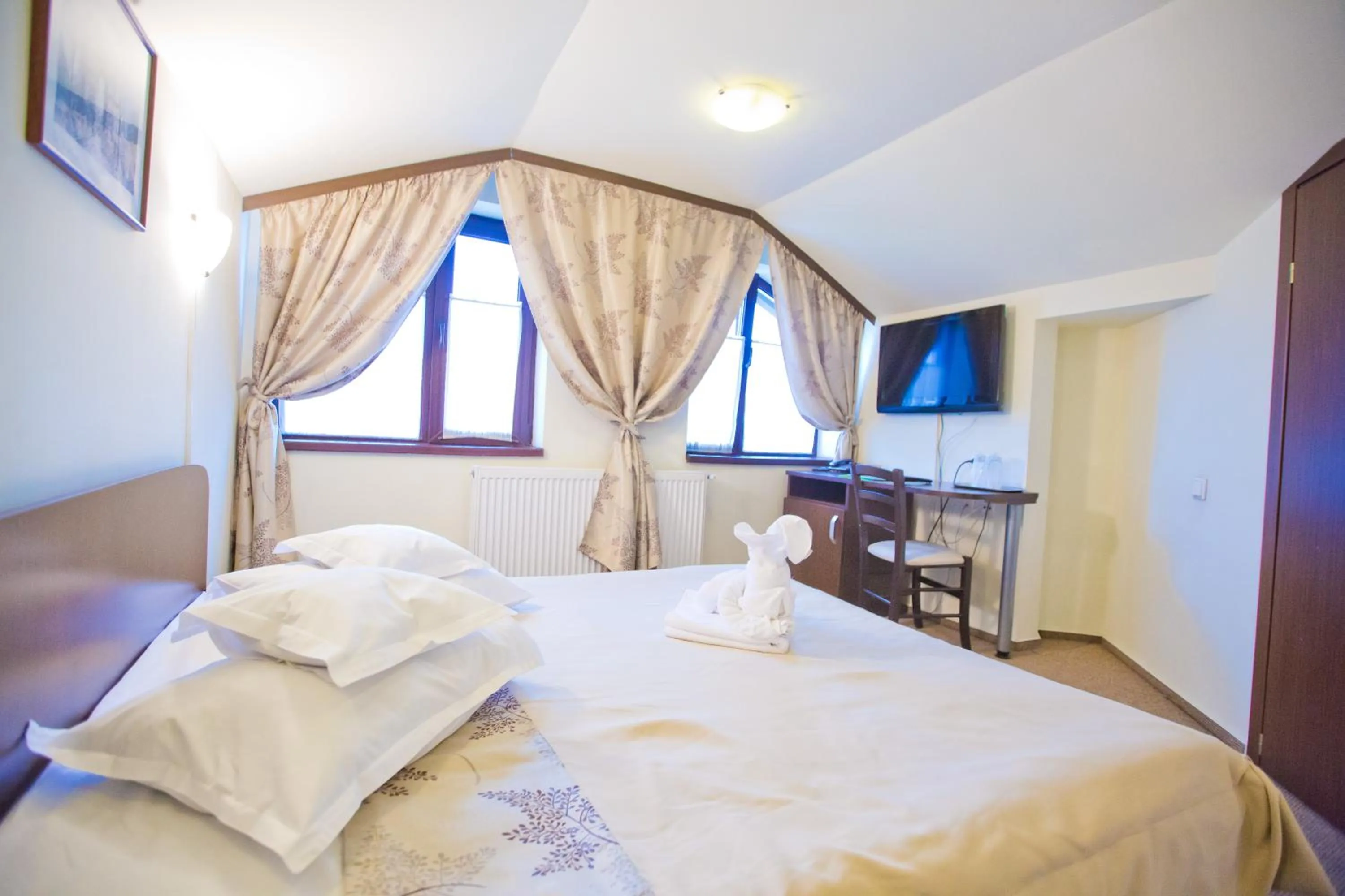 Bedroom, Bed in Hotel Piemonte