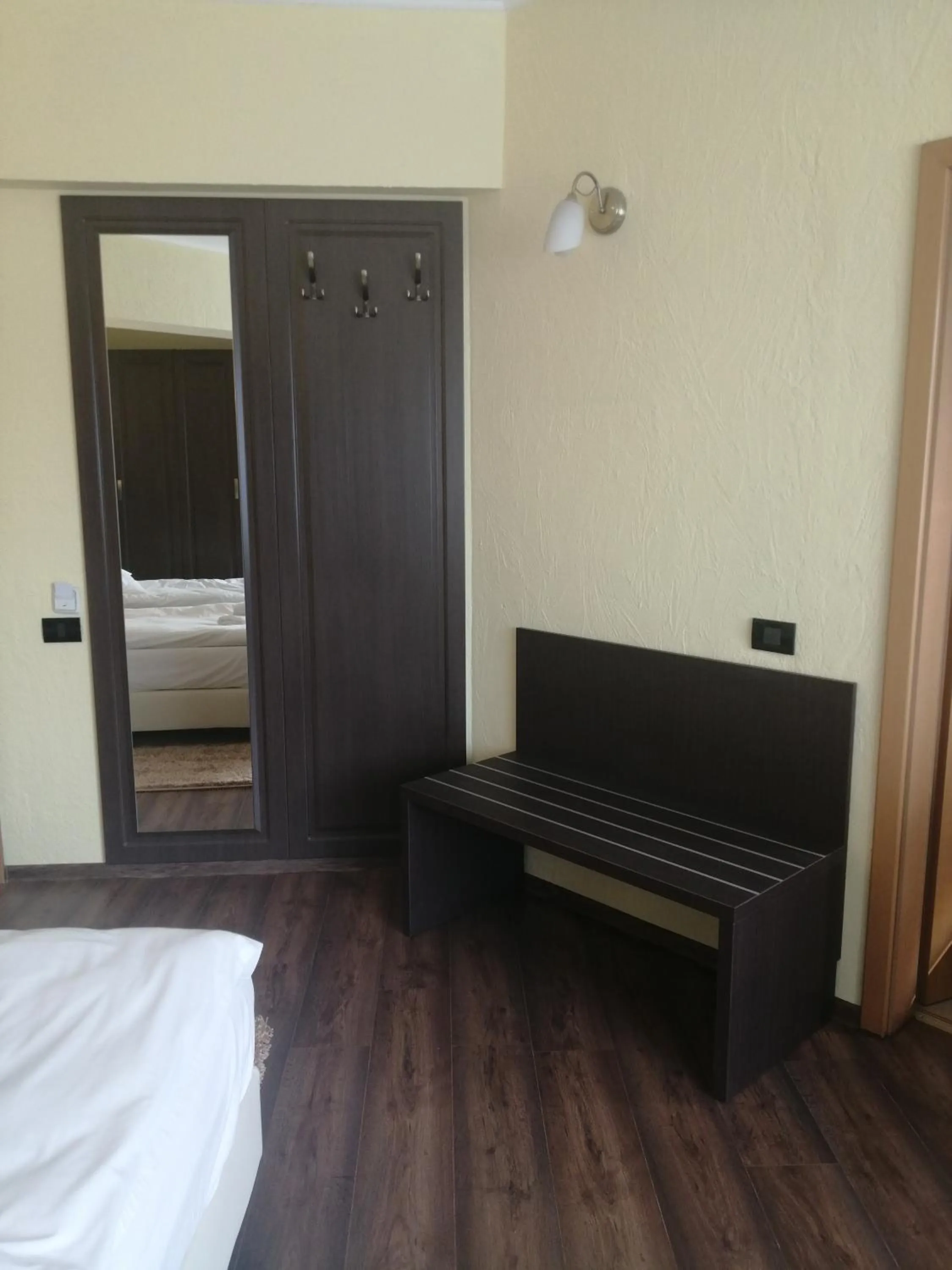 wardrobe, Bed in Hotel Piemonte