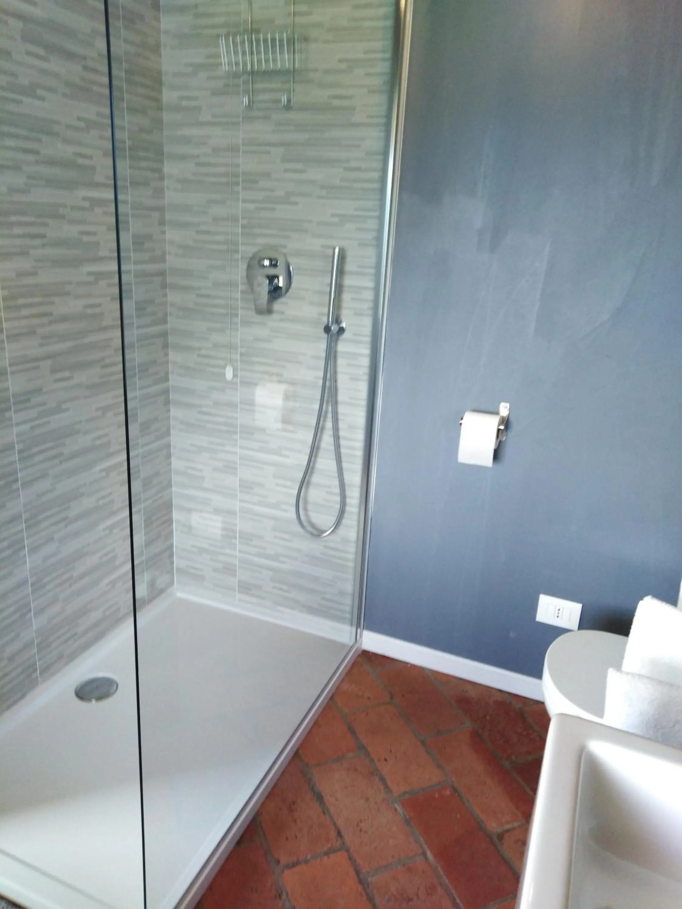 Shower in B&B La Forcella