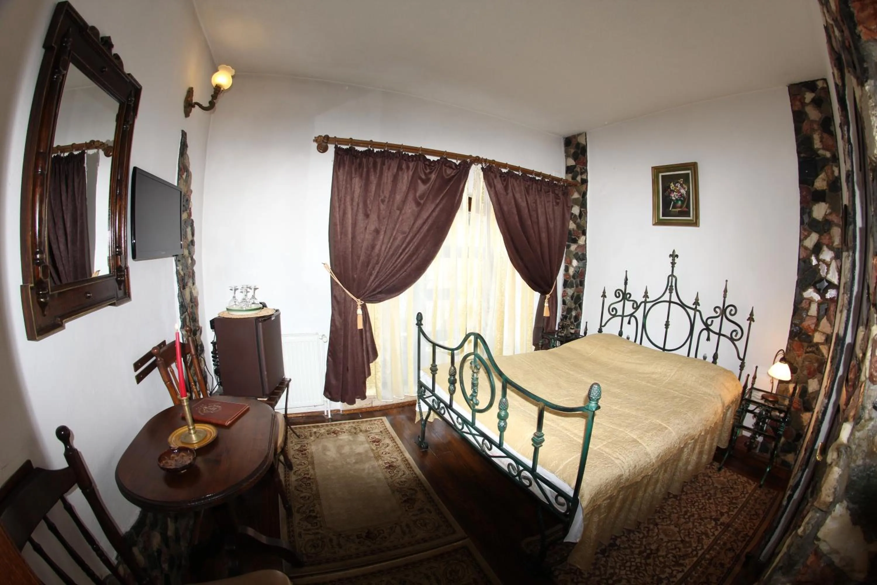 Photo of the whole room in Hunter Prince Castle Hotel