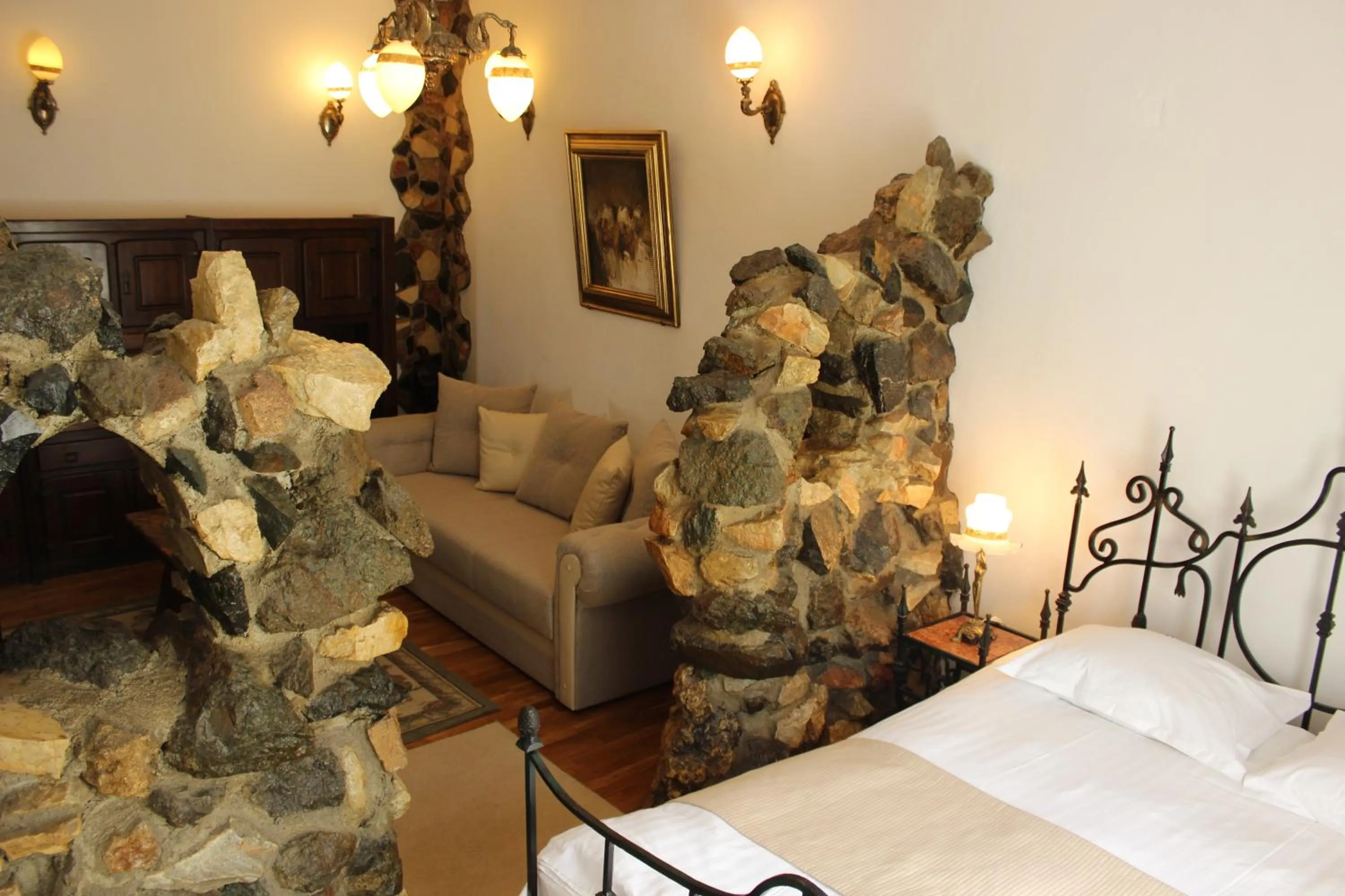 Photo of the whole room in Hunter Prince Castle Hotel