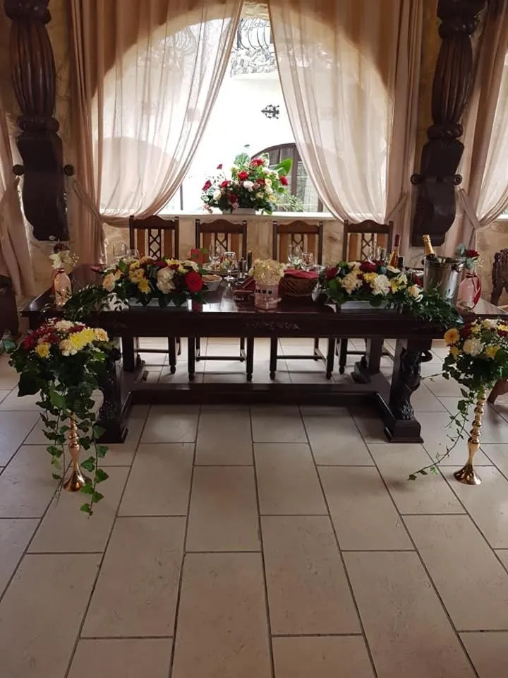 Restaurant/places to eat in Hunter Prince Castle Hotel