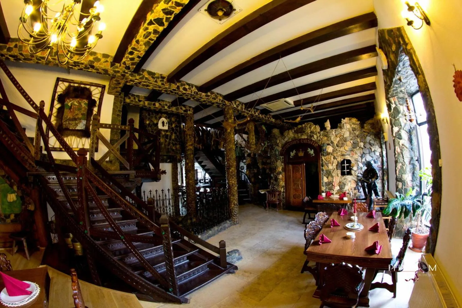 Restaurant/places to eat in Hunter Prince Castle Hotel