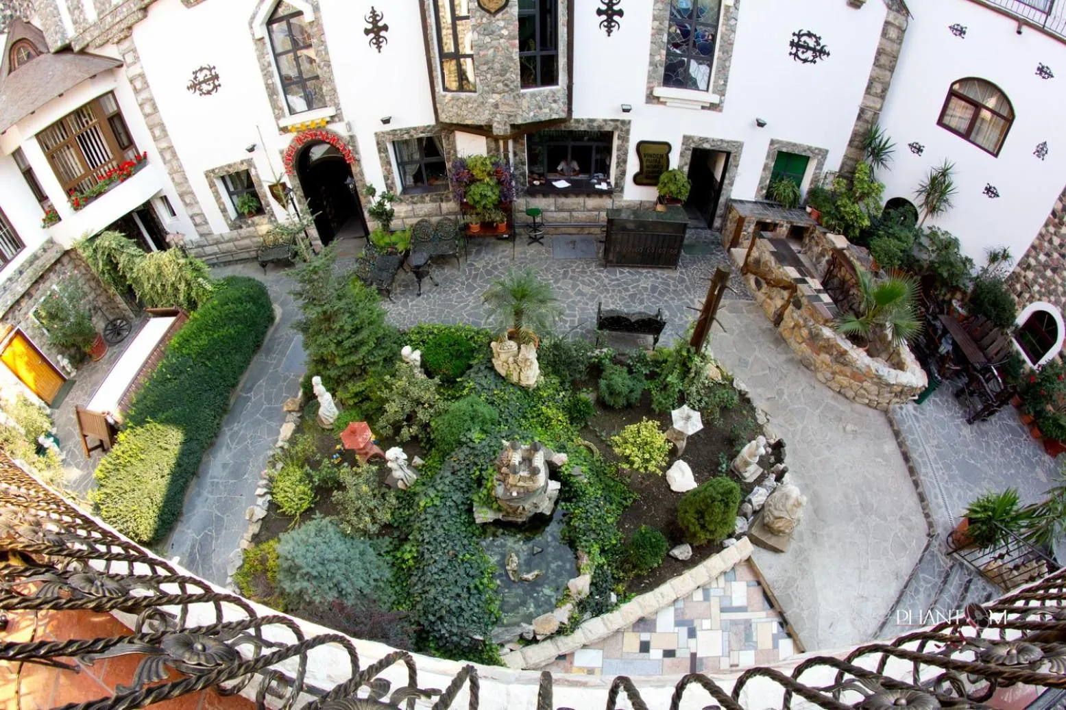 Garden in Hunter Prince Castle Hotel