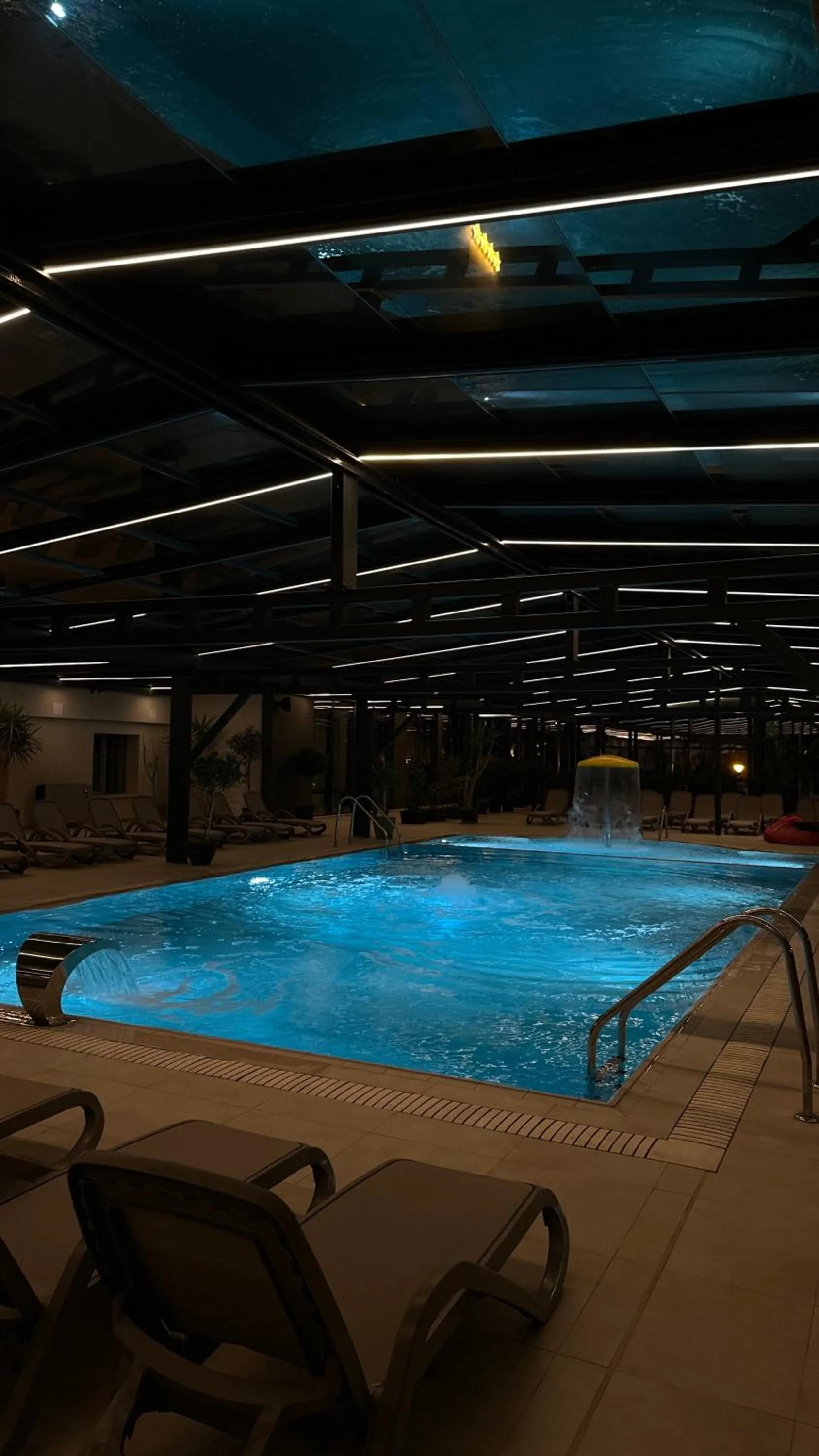 Swimming pool in Hotel Bulevard