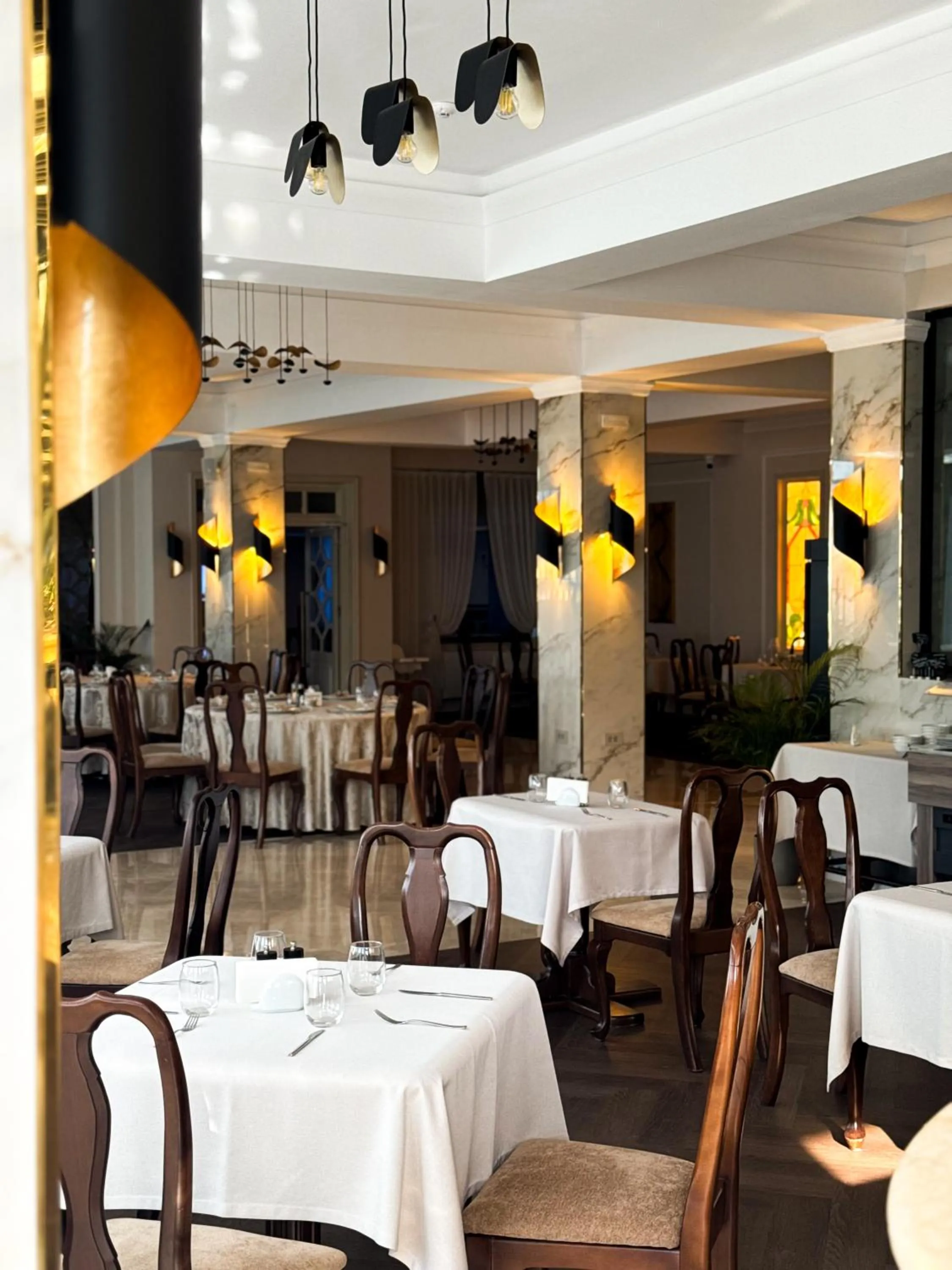 Restaurant/places to eat in Hotel Bulevard