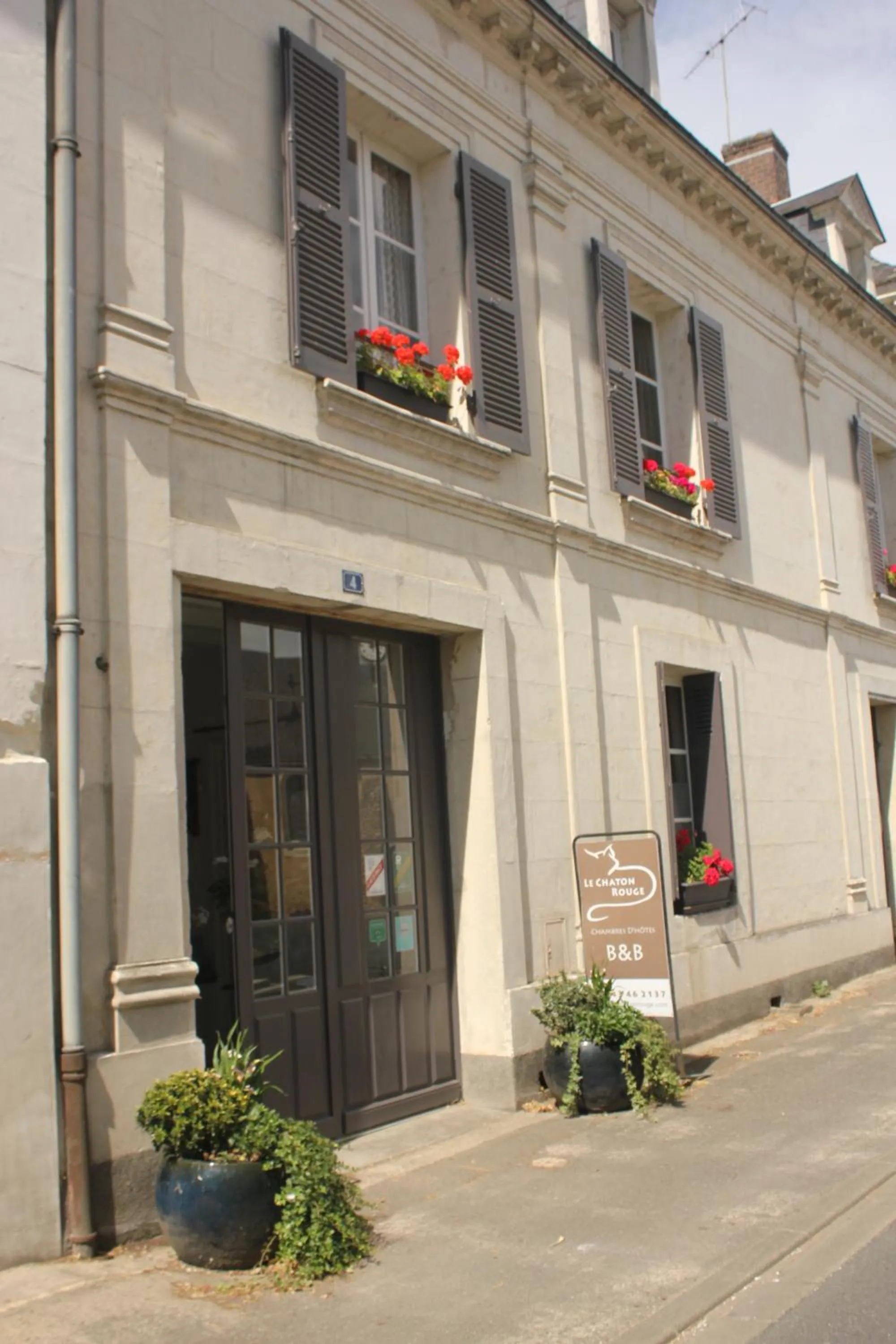Facade/entrance in Le Chaton Rouge