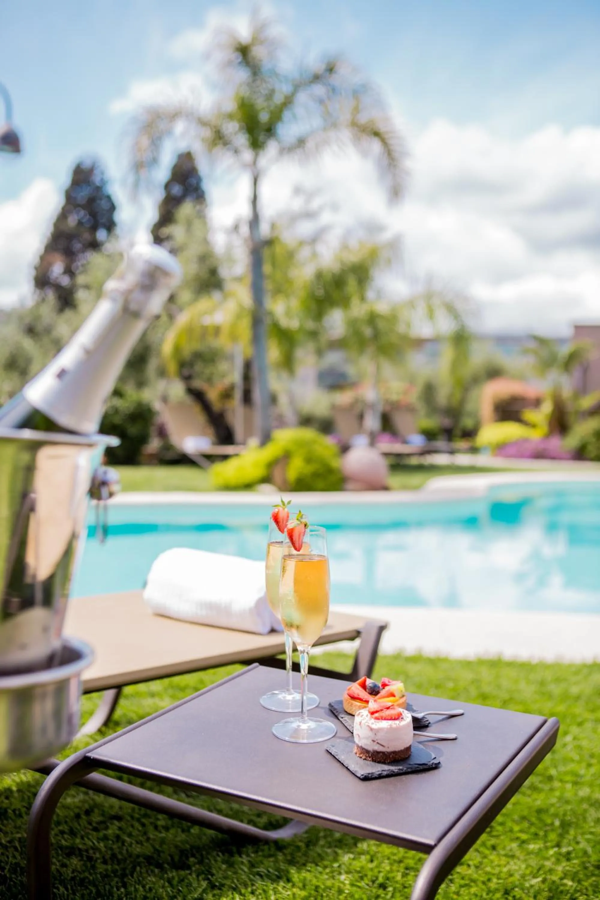 Food and drinks in Leonardo Resort