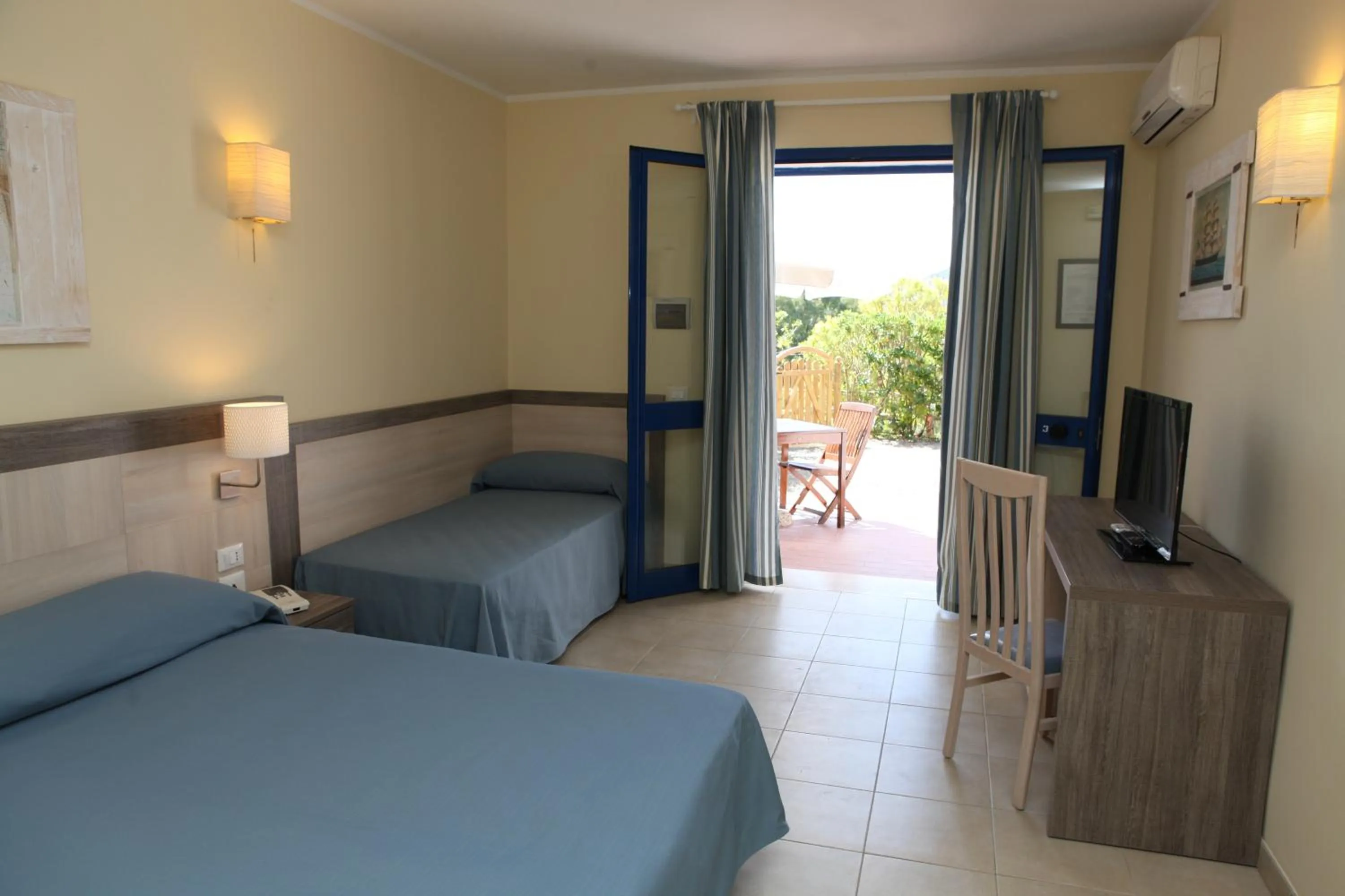 Photo of the whole room, Bed in Hotel Villa Giulia