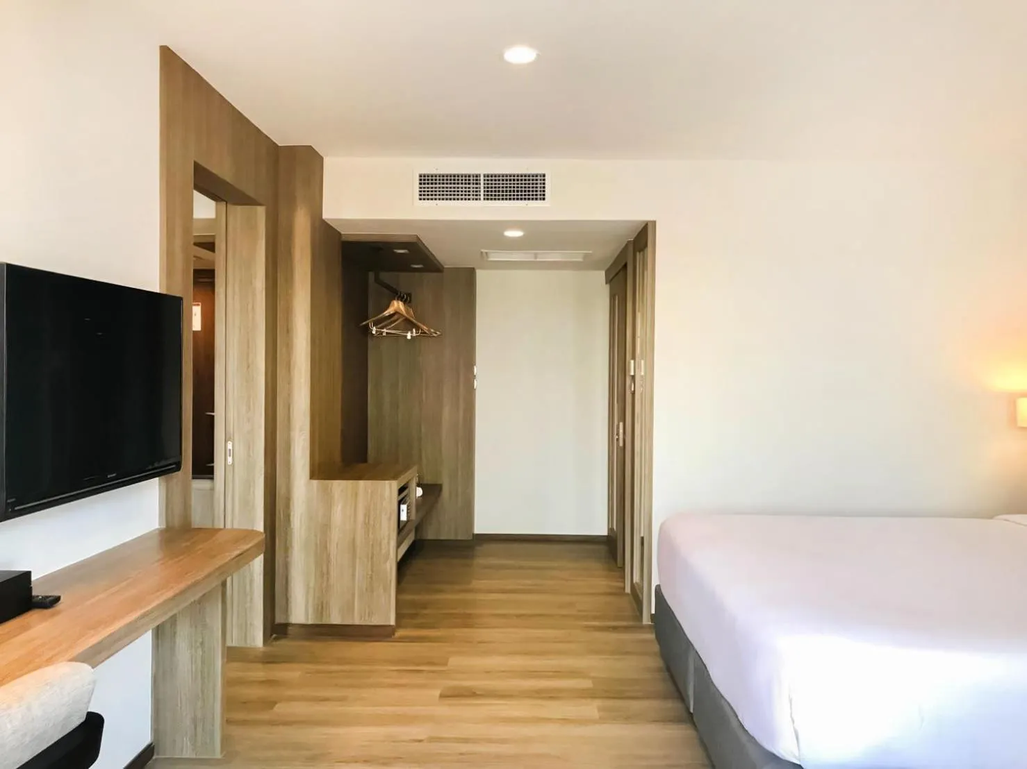 Communal lounge/ TV room, Bed in Fortune View Khong Hotel Nakhon Phanom