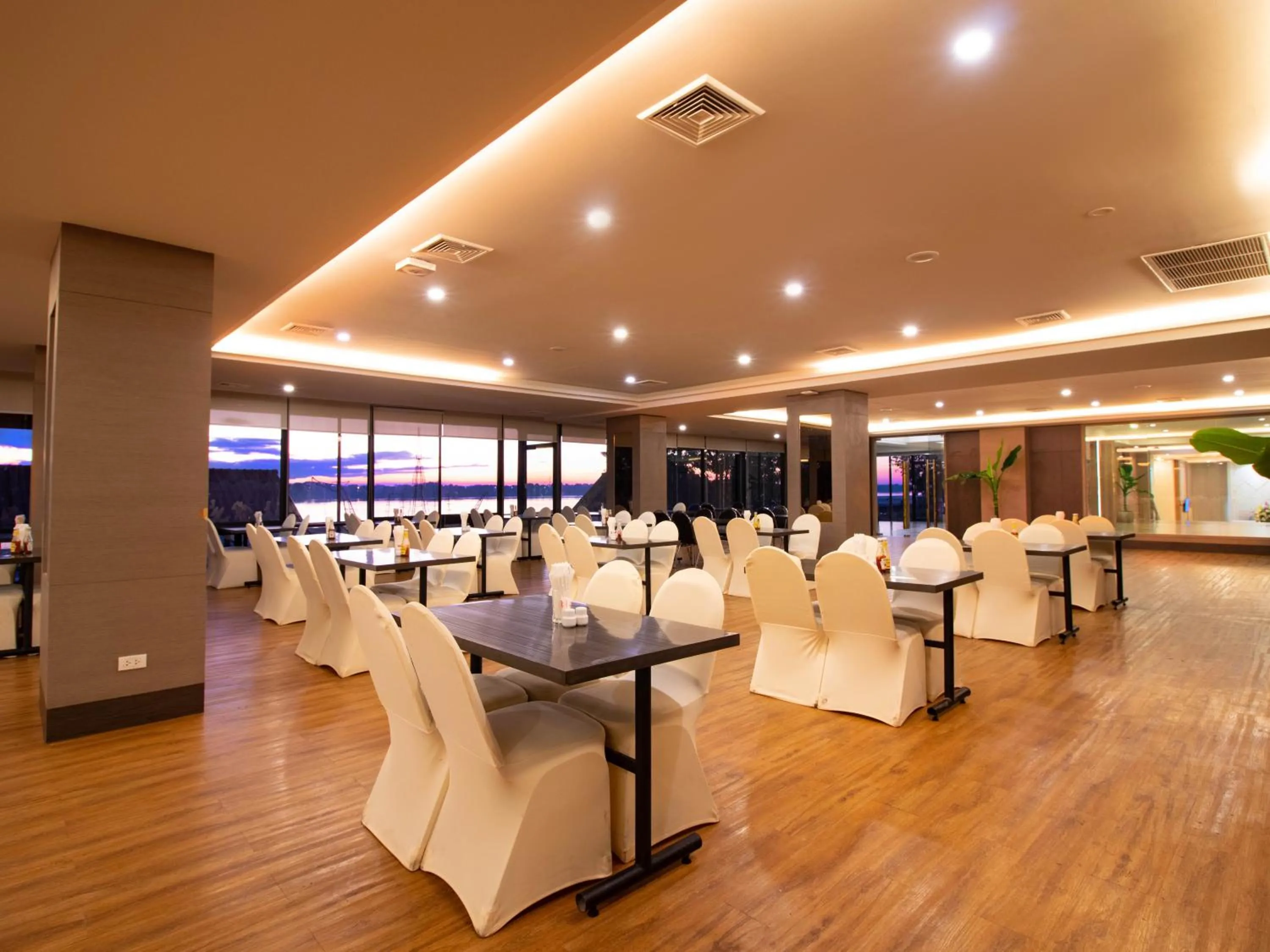 Restaurant/places to eat in Fortune View Khong Hotel Nakhon Phanom