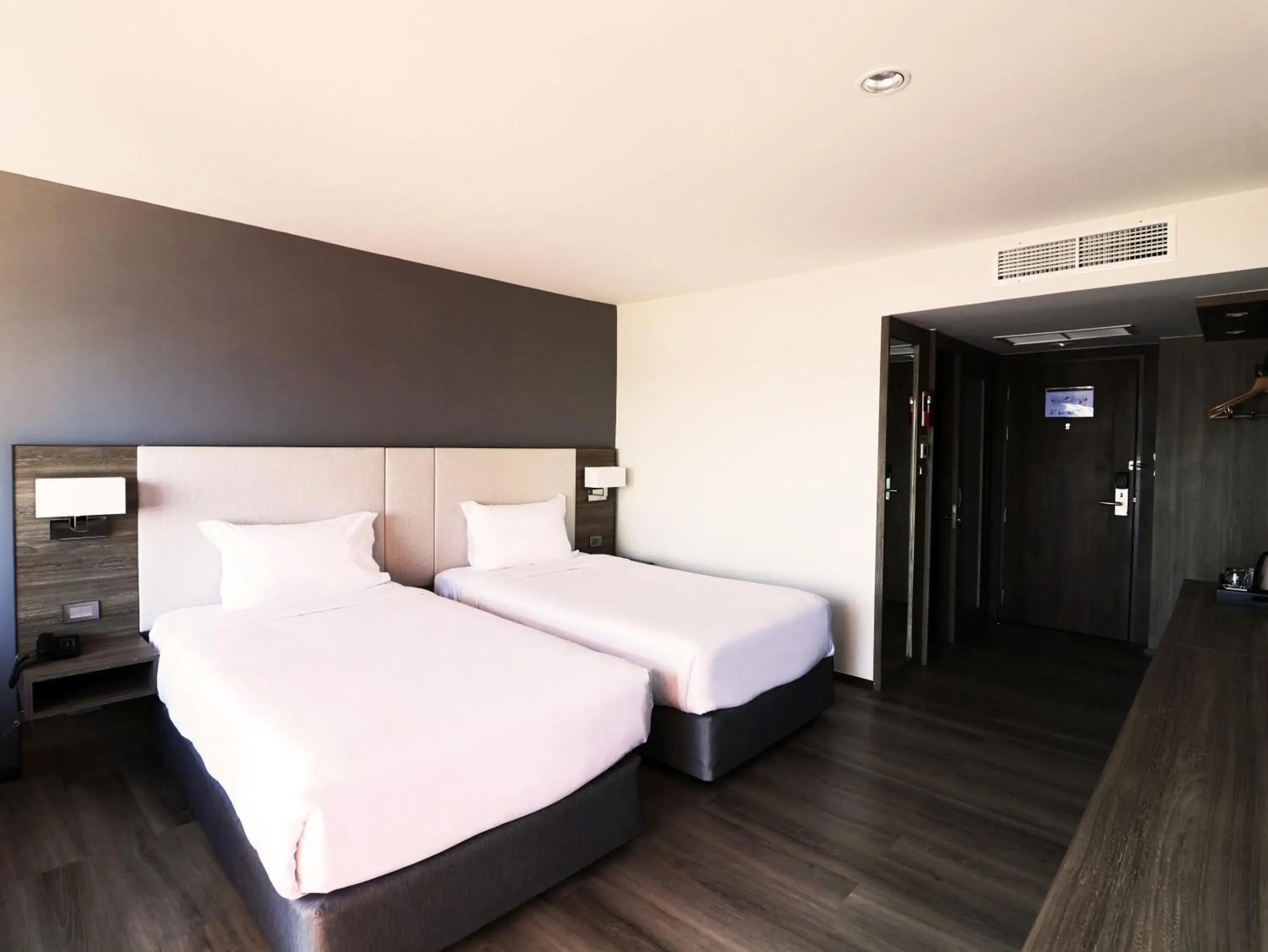 Deluxe  Twin or Double  with River View (subject to availability upon arrival) in Fortune View Khong Hotel Nakhon Phanom Deluxe  Twin or Double  with River View (subject to availability upon arrival) in Fortune View Khong Hotel Nakhon Phanom