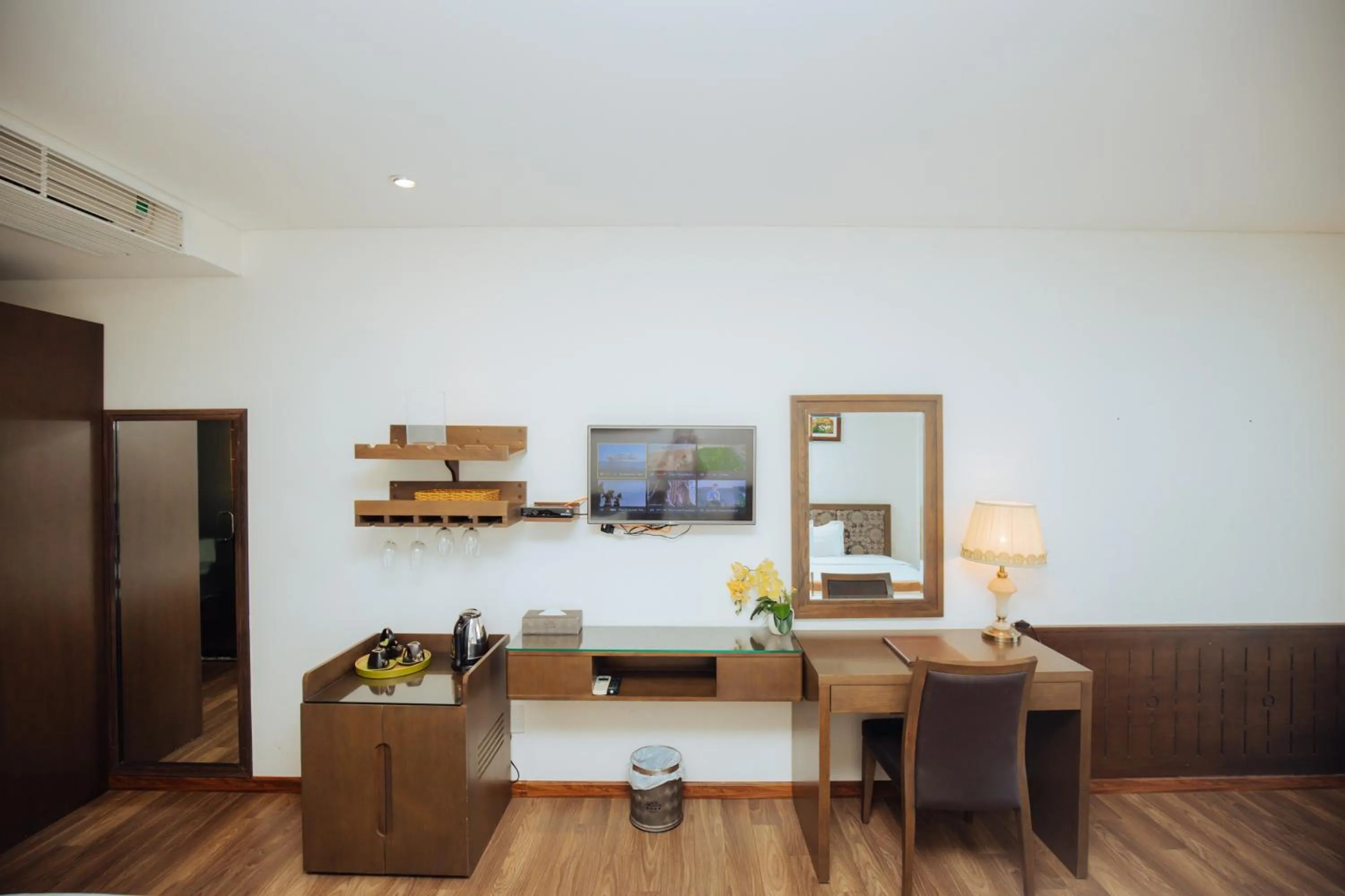 hair dresser in Danaciti Hotel